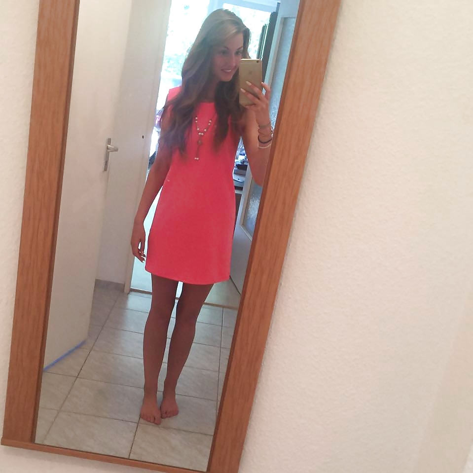 Bucuresti - Escorta Sexy - Eu m-am mutat de curand si am nevoie de cineva care sa-mi prezinte orasul De fapt, mai degraba as avea nevoie de cineva care sa-mi tina companie.  .  .  Ce spui, vrei sa-mi faci o vizita? Trebuie sa-ti precizez dinainte ca sunt lipsita de orice fel de inhibitii.  Si sunt si foarte excitata, asa ca te astept cu o sticla de vin si cu o gramada de fantezii.  Da-mi ocazia sa ne cunoastem.  Tel meu este 0906-800-519 (1, 3 eur/min+tva ) sau imi poti trimite sms la 1533 (1, 5 eur/sms+tva ) cu numele tau si te contactez eu pe loc.  Exclusiv adultilor!