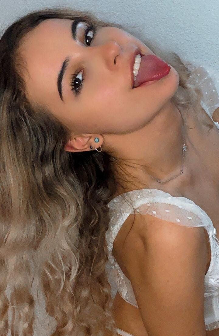 Escorta Oras: București și Toată Tara - Escorta Telefon: 0906120118 -  Servicii Escorta : Hello baby! Ai poftă de nebunii? Nimic mai simplu.  .  .  .  sună la nr afișat și lasă-mă să te răsfăț cum știu eu mai bine.  .  .  .  nu te las neterminat!
