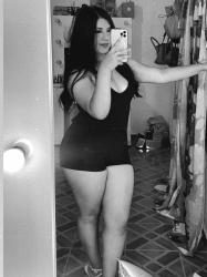 Pitesti - Escorta Sexy - Escorta manierata am revenit.  Ofer companie si masaj terapeutic facut cu creme si uleiuri aromate domnilor manierati intr-o locatie discreta.  Locuri de parcare si ac.  Detalii la telefon. 