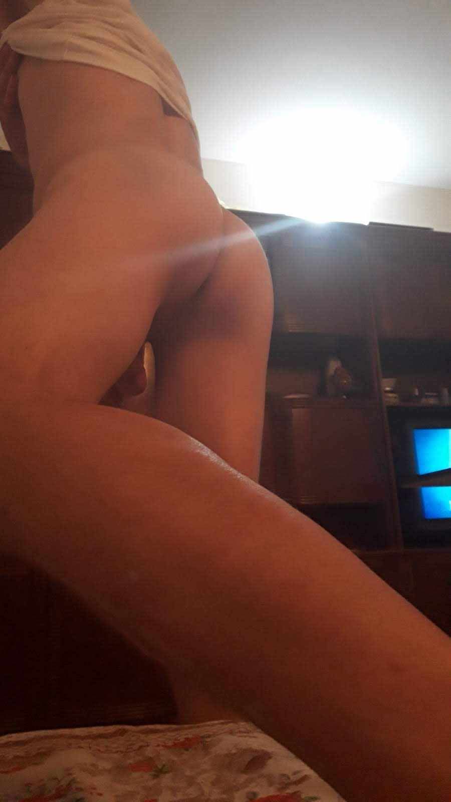 Bucuresti - Escorta Sexy - Escorta senzuala iti pot oferi companie, masaj de relaxare, intr-o ambianta placuta, clipe linistite la domiciliul meu .  Astept domni seriosi si manierati.  Detalii la telefon