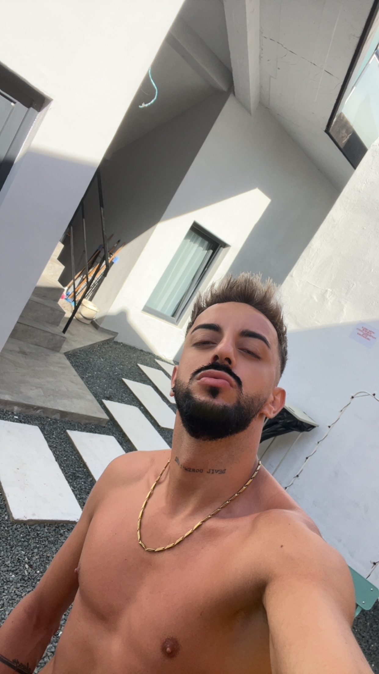 Escorta Oras: Bucuresti - Escorta Telefon: 0746448134 -  Servicii Escorta : Barbat ACTIV usor versatil cu experienta in domeniu ofer clipe de tandrete ca parte activa si verstil domnilor dornici ce experiente noi cu un barbat cu experienta ce-ti poate pune la dispozitie clipe unice pentru domnii serio?i ?i genero?i!
Cer ?i ofer discre?ie maxim? r?spund doar pe Whatsapp !!!