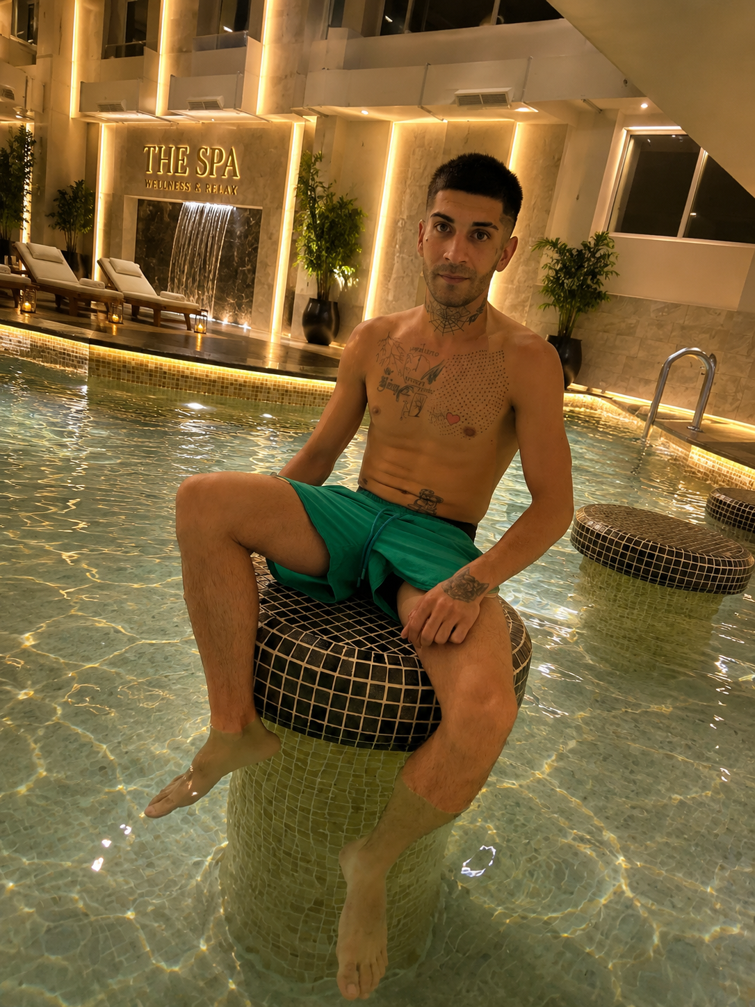 Bucuresti - Escorta Sexy - Escorta senzuala iti pot oferi companie, masaj de relaxare, intr-o ambianta placuta, clipe linistite la domiciliul meu sau al tau.  Astept domni seriosi si manierati.  Detalii la telefon