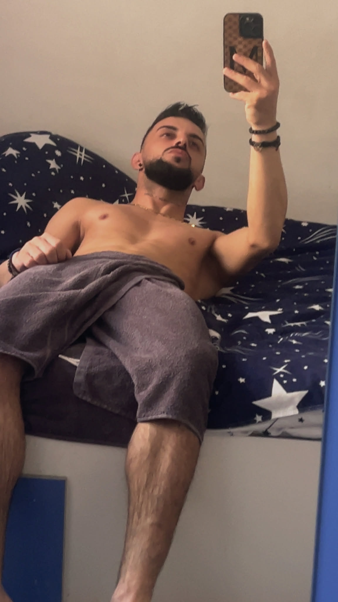 Escorta Oras: Bucuresti - Escorta Telefon: 0746448134 -  Servicii Escorta : Barbat ACTIV usor versatil cu experienta in domeniu ofer clipe de tandrete ca parte activa si verstil domnilor dornici cu experiente noi cu un barbat cu experienta ce-ti poate pune la dispozitie clipe unice de relaxare si indeplinirea fanteziilor