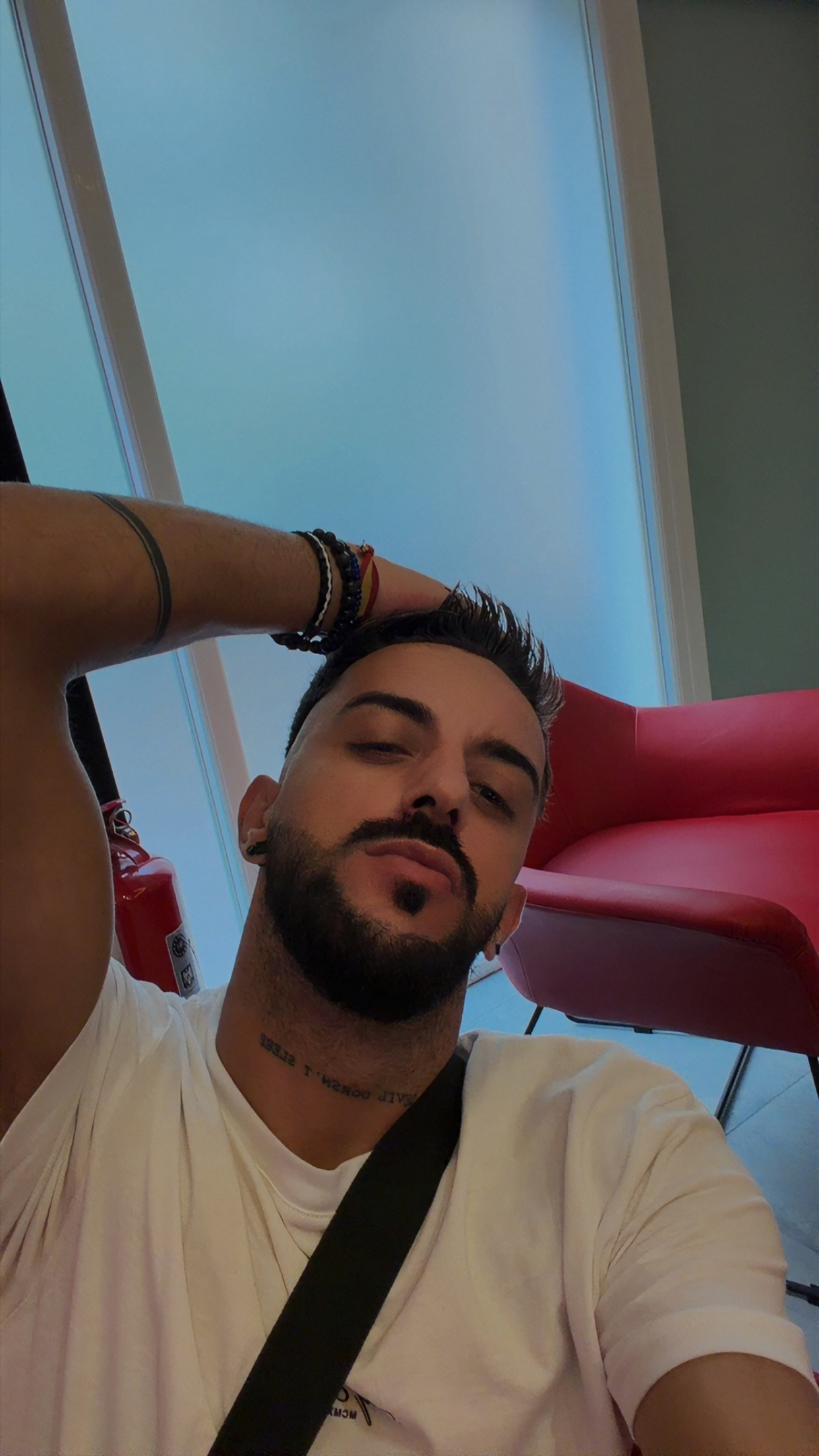 Escorta Oras: Bucuresti - Escorta Telefon: 0746448134 -  Servicii Escorta : Escort tanar, senzualal, curat ?i discret iti pot oferi companie, masaj de relaxare, intr-o ambianta placuta, clipe linistite la domiciliul meu sau al tau.  Astept domni seriosi si manierati.  Detalii la telefon