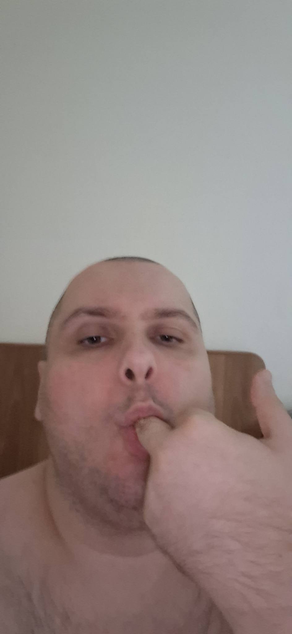 Slatina - Escorta Sexy - SUNT Gabriel Dobruneanul din Slatina, sunt doar GAY PASIV, sunt inalt si gras, caut gay activ va intereseaza