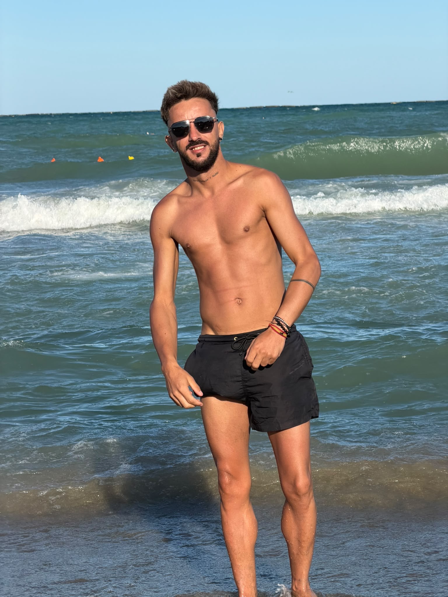 Escorta Oras: Bucuresti - Escorta Telefon: 0746448134 -  Servicii Escorta : Barbat ACTIV usor versatil cu experienta ce-ti poate pune la dispozitie clipe de neuitat ?i masaj de relaxare discre?ie maxim?!!