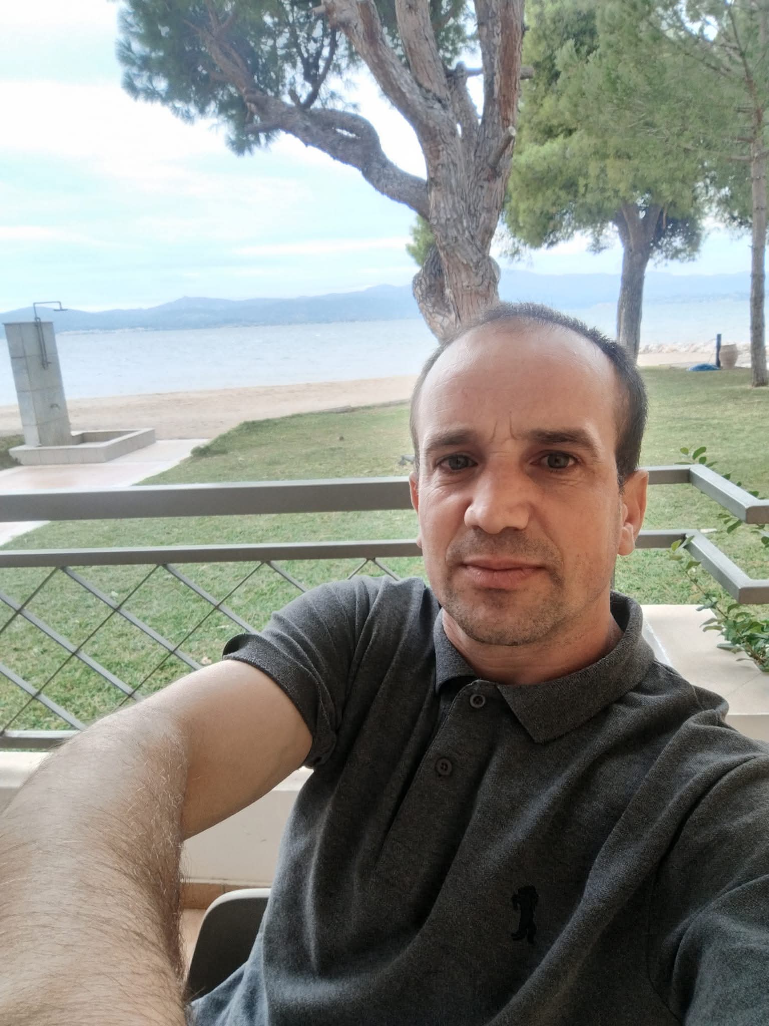 Bucuresti - Escorta Sexy - Bună ziua numele meu este Adrian sunt ancantat să cunosc o doamna matura sau un cuplu minunat eu sunt foarte discret și curat mi-aș dori ceva de durată mai multe detalii la watzap
