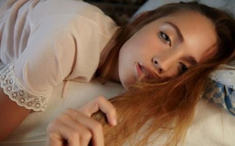 Escorta Oras: Deziree.net - Escorta Telefon: 0906120220 -  Servicii Escorta : Bună! Sunt Daniela.  Dacă îți dorești să cunoști o femeie seducătoare, rafinată și plină de surprize, te invit să mă descoperi.  Îmi place să transform fiecare conversație într-un moment special, în care farmecul, misterul și buna dispoziție se îmbină perfect.  
Sunt feminină, atentă și ador să stârnesc imaginația.  Uneori, un simplu apel este suficient pentru a schimba complet atmosfera unei zile obișnuite.  Dacă ești curios și îți plac provocările, cred că ne vom înțelege de minune.  
Sună-mă la numărul afișat sau trimite-mi un mesaj la numărul scurt 1523 menționând numele meu.  Te aștept să ne cunoaștem! ????
