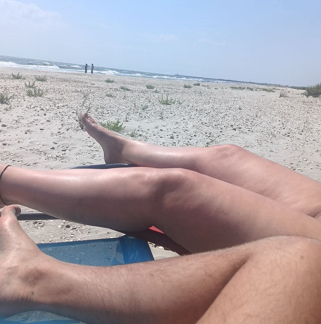 Escorta Sex - Escorta senzuala iti pot oferi companie, suntem cuplu soț si soție vă asteptam să va descoperiți cele mai ascunse fantezii si secrete suntem deschisi si naturali .  .  .  .  .  .  .  masaj de relaxare, intr-o ambianta placuta, clipe linistite la domiciliul meu sau al tau.  Astept domni seriosi si manierati.  Detalii la telefon - Telefon: 0757604541 