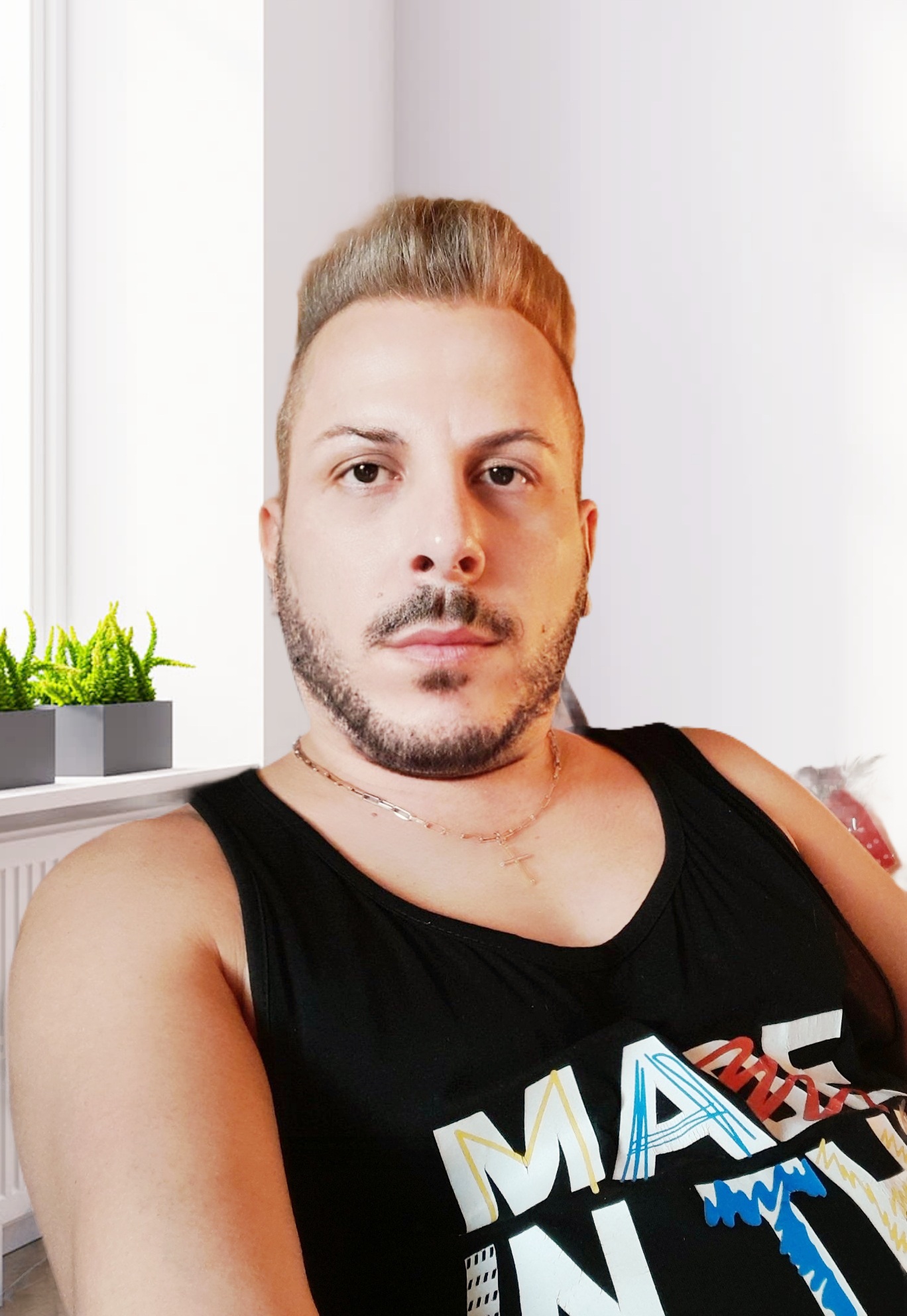 Bucuresti - Escorta Sexy - Barbat ACTIV usor versatil cu experienta in domeniu ofer clipe de tandrete ca parte activa si verstil domnilor dornici ce experiente noi cu un barbat cu experienta ce-ti poate pune la dispozitie clipe unice relax.  Disponibil mai mult in timul zile, programarea se face cu o ora inainte,