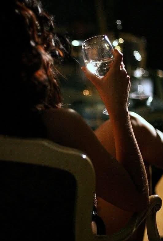 Escorta Oras: Bucuresti Si Toata Tara - Escorta Telefon: 0906120222 -  Servicii Escorta : STAI CALM.   SAVUREAZA   HAIDE sa bem un pahar de Whiskey impreuna. 