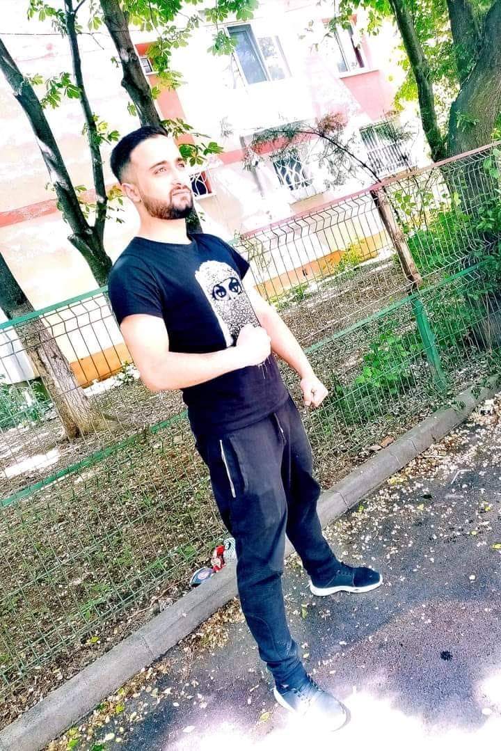 Bucuresti - Escorta Sexy - Escorta senzuala iti pot oferi companie, masaj de relaxare, intr-o ambianta placuta, clipe linistite la domiciliul meu sau al tau.  Astept domni seriosi si manierati.  Detalii la telefon