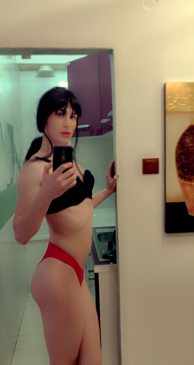 Bucuresti - Escorta Sexy - Eva XXL top travesty