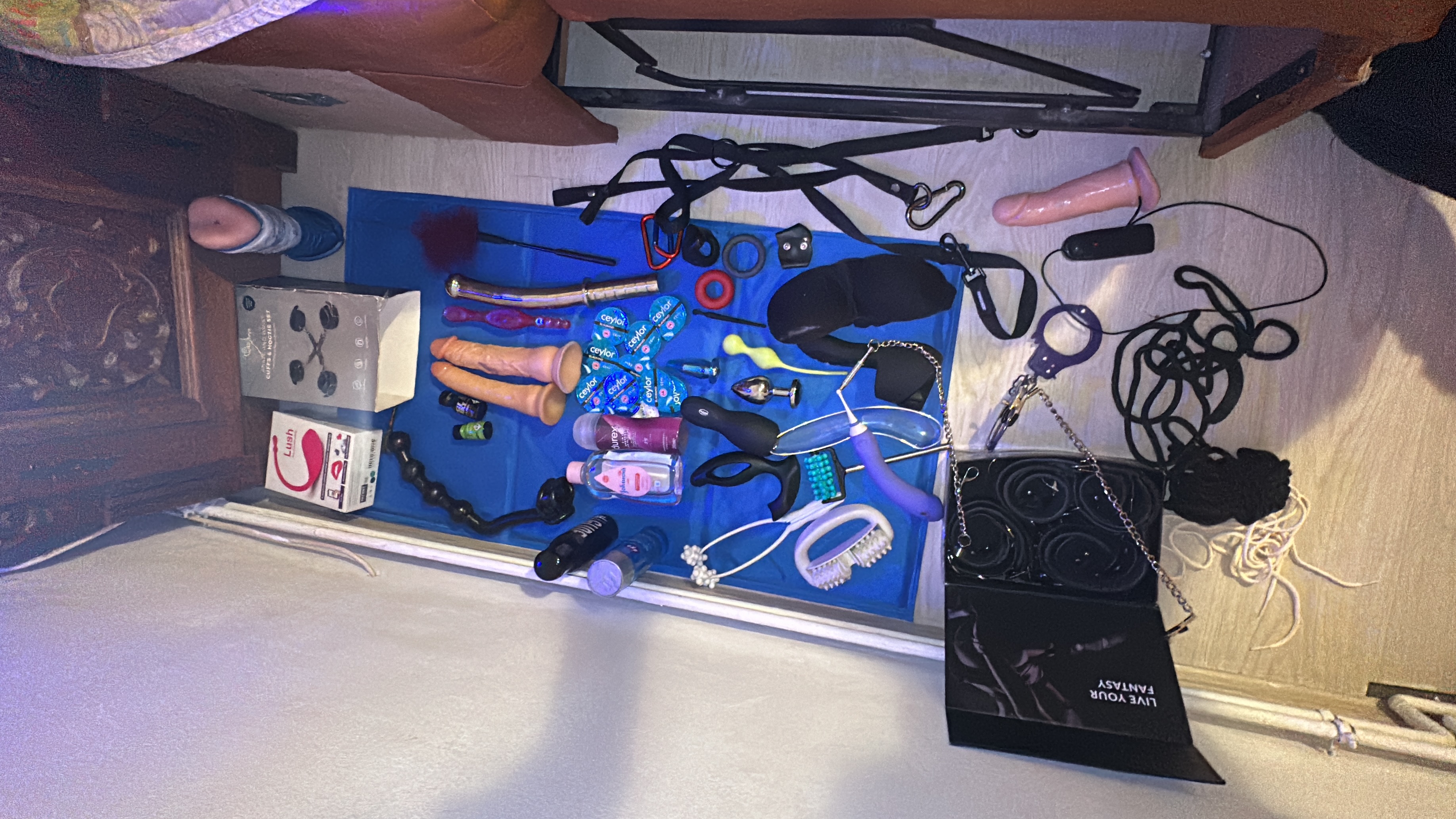 Bucuresti - Escorta Sexy - Salut, ma numesc David , 28 ani , cu locatie .  Va ofer masaj de relaxare erotic si multe alte fantezii, trebuie doar sa fi decis ce vrei! Nu raspund la numere private ! Nu trimit poze xxx! Cei ce au pofta de caterinca vor fi blocati! Mai multe detalii va astept la telefon sau whatsApp! Multumesc