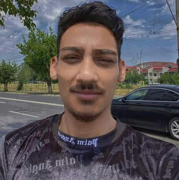 Bucuresti - Escorta Sexy - Buna- eu activ pentru a intretine relatii se*x* cu mine trebuie sa, ma, platesti.   
Sunt escort imi place sa domin prefer prezervativ, a*nal pentru a, fi' safe nu trag leg.  ale nu folosesc pp sau pastile 
Posibil sa beau vin, in discretie .  .  fara poze sau videouri'.  Nu raspund la privat , sunt interesat de aventuri "1h"1 noapte
Nu sunt disponobil pentru relati' sunt bis.  ex  vreau discretie si de la tine 
( Contra cost ) detalii optionale pe, whassapp sau apeleaza ma la nr de mai sus. 