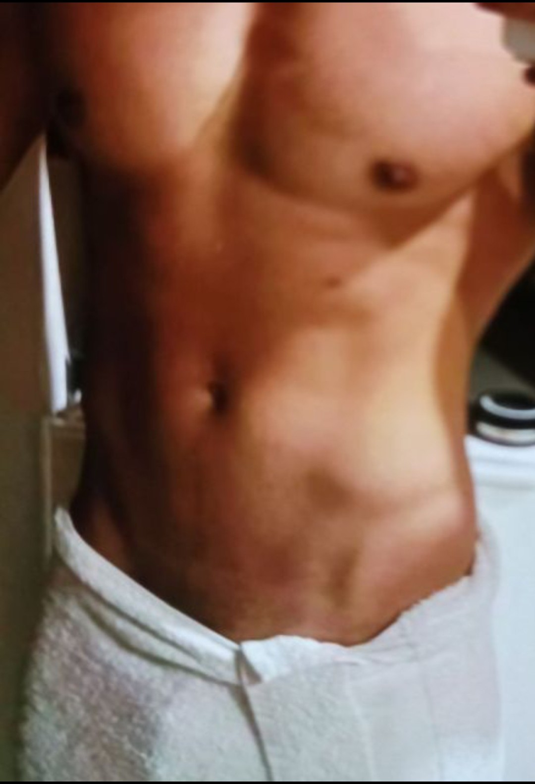 Bucuresti - Escorta Sexy - ESCORT ACTIV DOTAT  OFER COMPANIE INTIM? DAU MUIE SI FUT  DACA AI KEF SI VREI SA VI SUNA MA