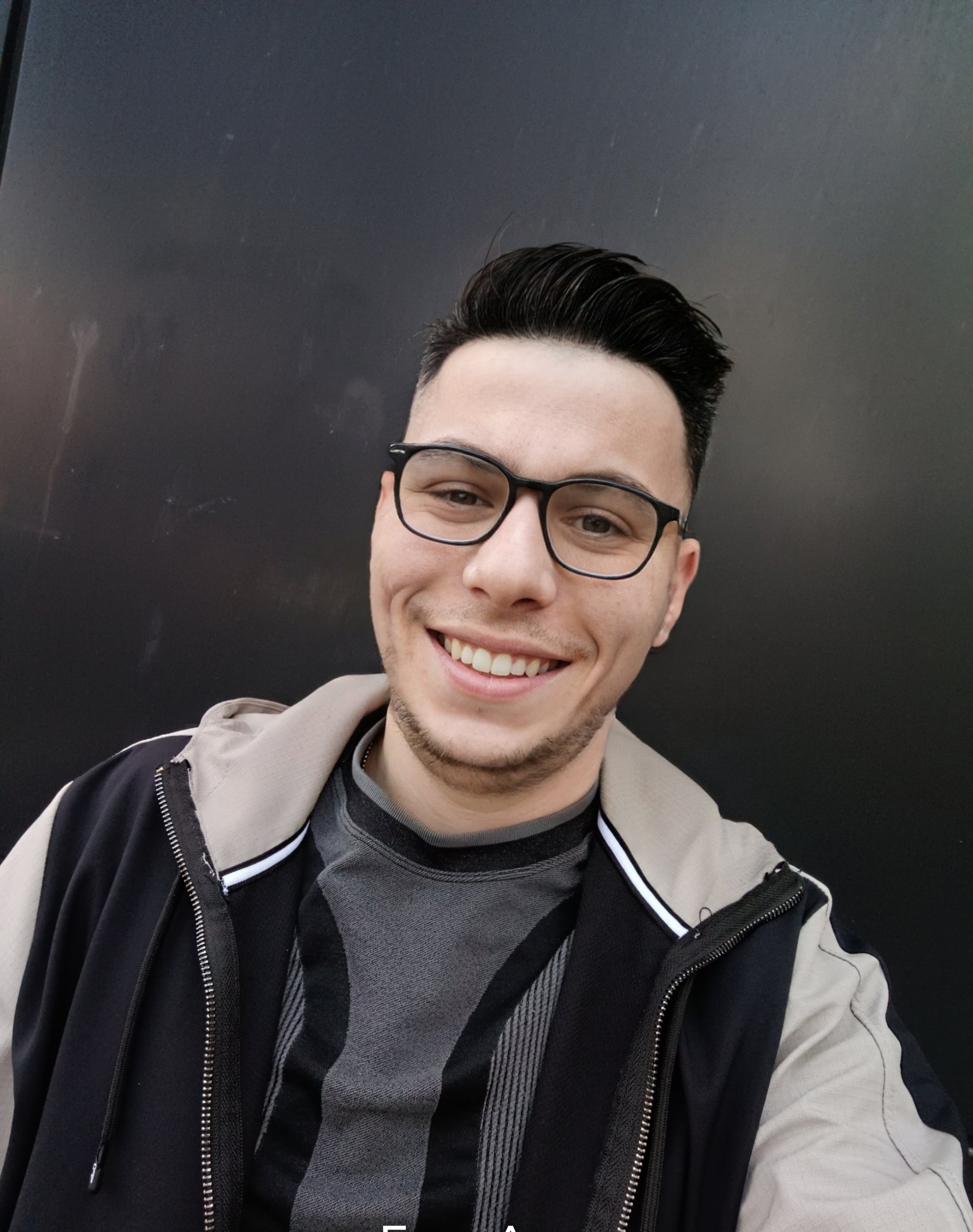 Bucuresti - Escorta Sexy - Escort sexy si atent  la detalii te astept lmin domn serios sa-ti ofer cele mai bune servicii de companie, masaj de relaxare, body cu creme si uleiuri parfumate, esti un domn caruia ii place atmosfera atunci suna-ma, nu iti va parea rau.  Detalii la telefon.  Sau WhatsApp