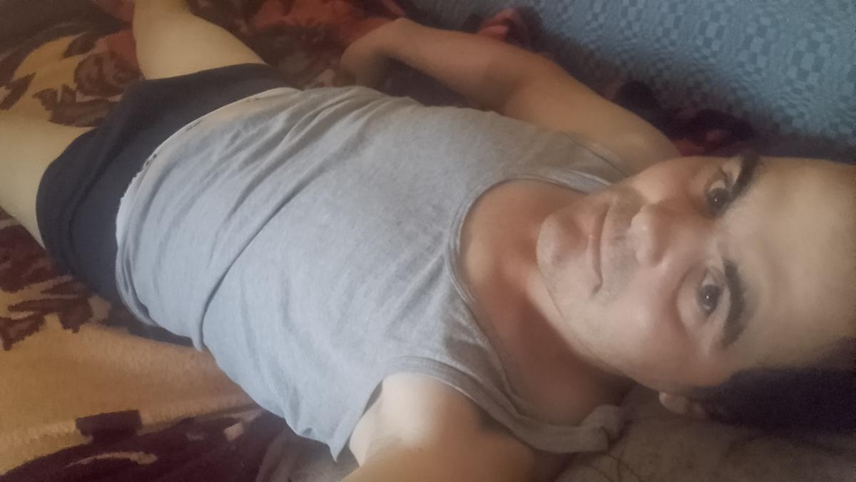 Galați - Escorta Sexy - Eu sunt doar activ sunt în c?utarea unui pasiv îmi place foarte mult s? o dau la supt ?i s? te fut s? te pun capr? s? te fut sunt activ îmi place s? domin eu ?in mult în p*** eu locuiesc cu p?rin?ii nu am loc cei care ave?i drum spre Gala?i ?i vre?i s? o facem a?tept mesaje pe WhatsApp sau la telefon