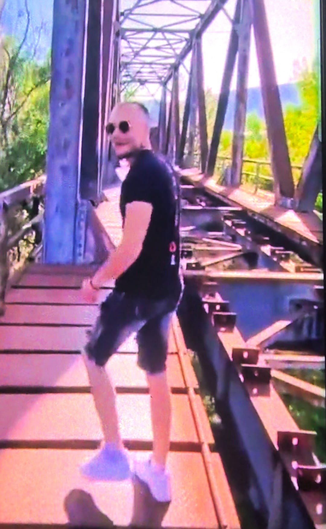 Valcea/Bucuresti - Escorta Sexy - Buna ziua, ma numesc Adrian, sunt un baiat doar pasiv , locuiesc la 7 km de Ramnicu Valcea.  
Ofer servicii sexuale domnilor din zona si nu numai, intrucat am niste mici probleme financiare temporare, contra unei sume decente.  
Ca servicii, pot accepta si dominare
Rog fara glume sau amatorisme
Cer si ofer seriozitate

Ma puteti contacta zilnic pana in orele 20, sau pe whatsapp oricand