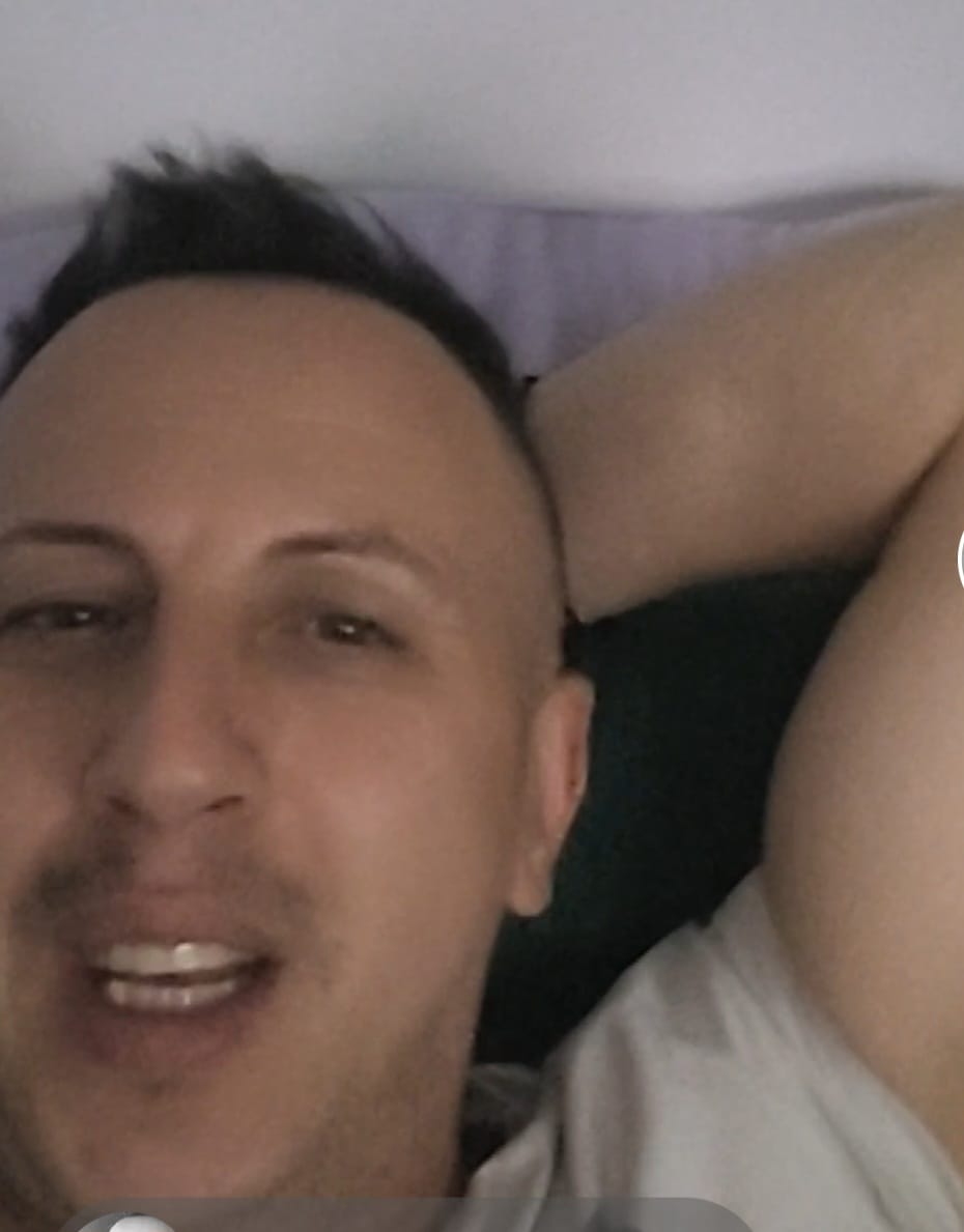 Bucuresti - Escorta Sexy - Tanar gay dota versatil cu loc ofer masaj de relaxare la domiciliu meu domnilor discre?ie igiena maxim discre?ie maxim mai multe detalii la tel program non-stop /