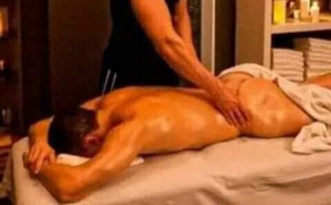 Bucuresti - Escorta Sexy - Escorta sexy si atenta la detalii te astept la mine domn serios sa-ti ofer cele mai bune servicii de companie, masaj de relaxare, body cu creme si uleiuri parfumate, esti un domn caruia ii place atmosfera atunci suna-ma, nu iti va parea rau.  Detalii la telefon. 