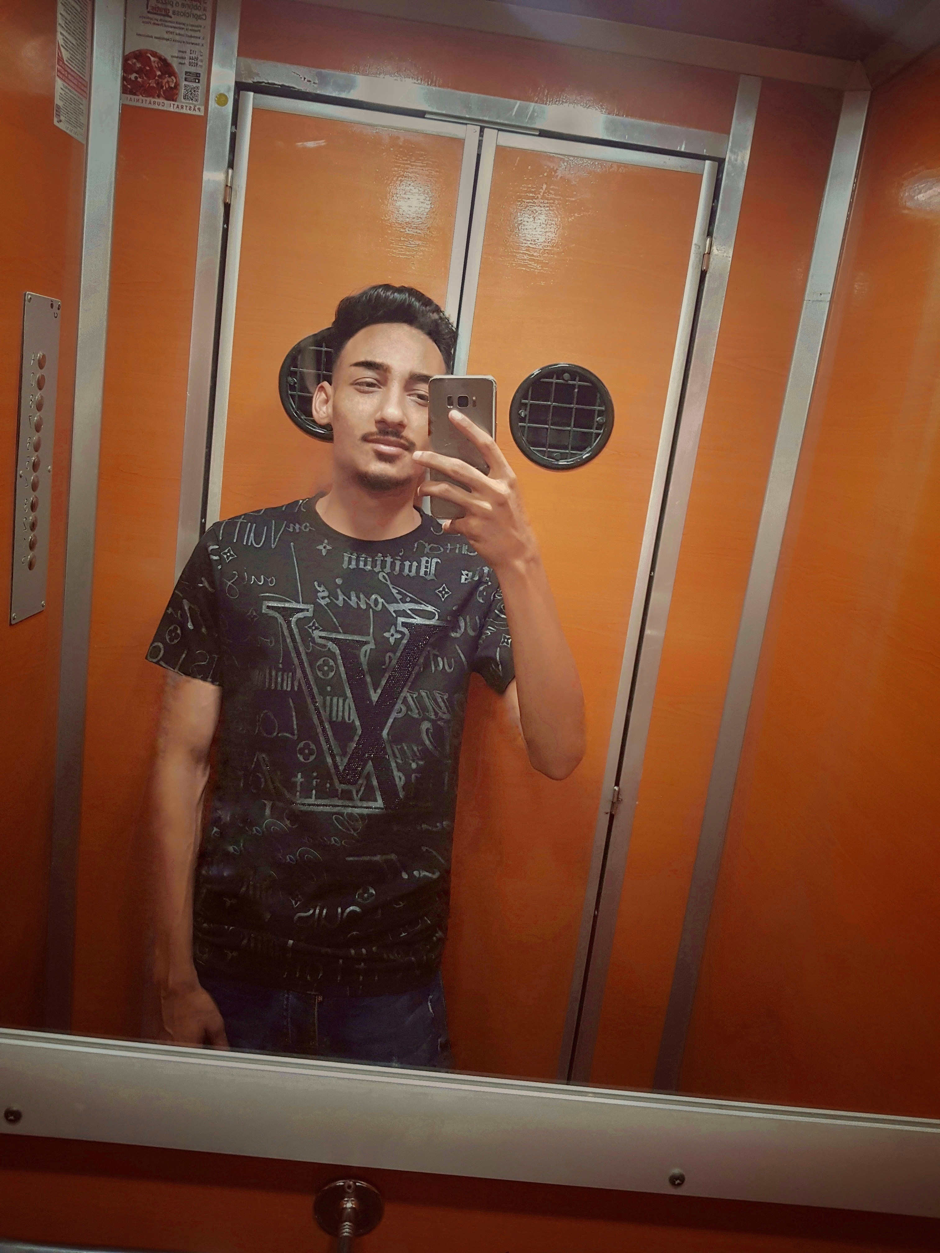 Bucuresti - Escorta Sexy - Salut , vin la tine, sa ne distram!
Hai, scrie mi in privat, sa programam, o intalnire. 