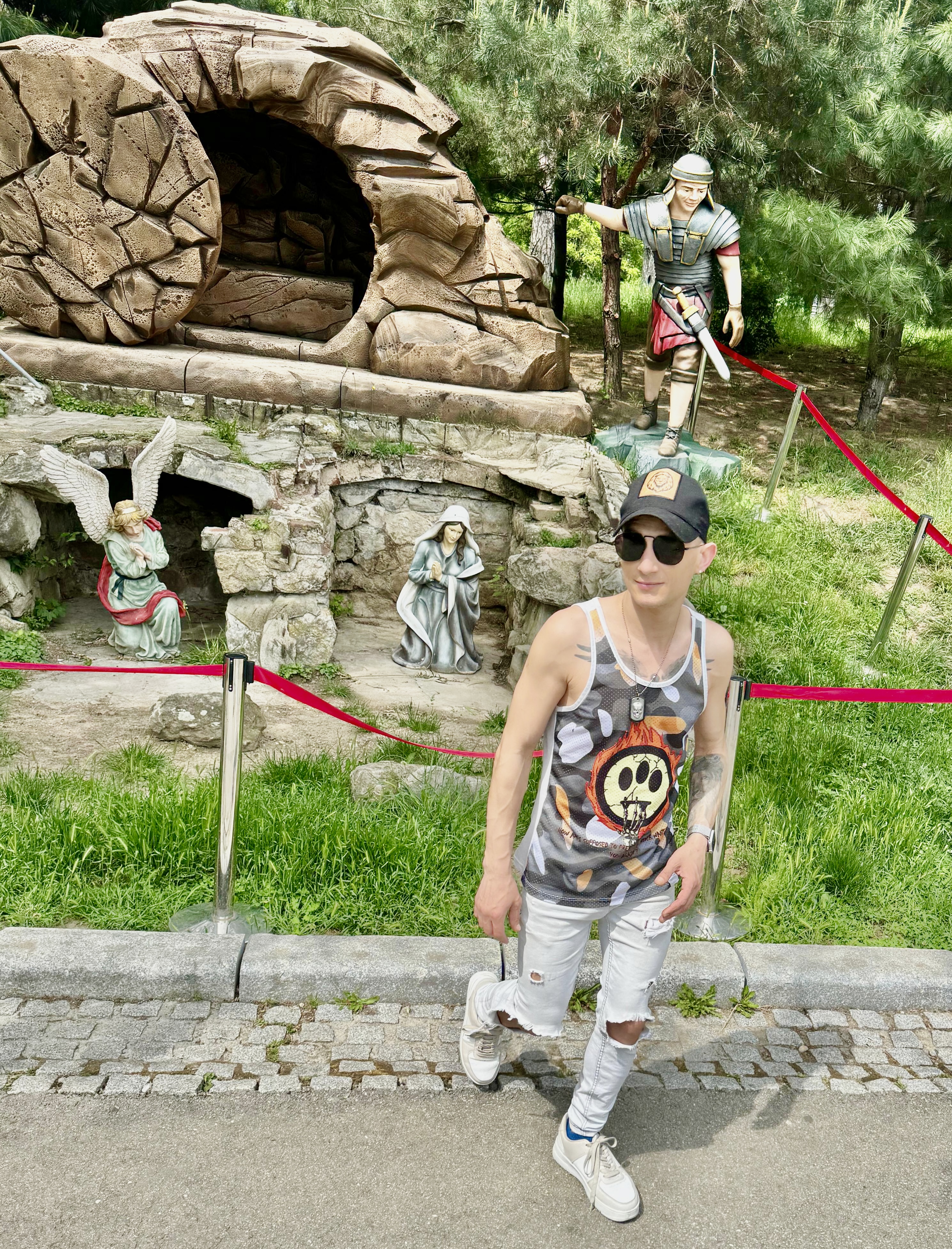 Bucuresti - Escorta Sexy - Servicii : Salut, ma numesc David , 28 ani , cu locatie .  Va ofer masaj de relaxare erotic si , jucari , dominare soft , hard, si multe alte fantezii, sunt activ .  trebuie doar sa fi decis ce vrei! Nu raspund la numere private ! Nu trimit poze xxx! Cei ce au pofta de caterinca vor fi blocati! Mai multe detalii va astept la telefon sau whatsApp! Multumesc