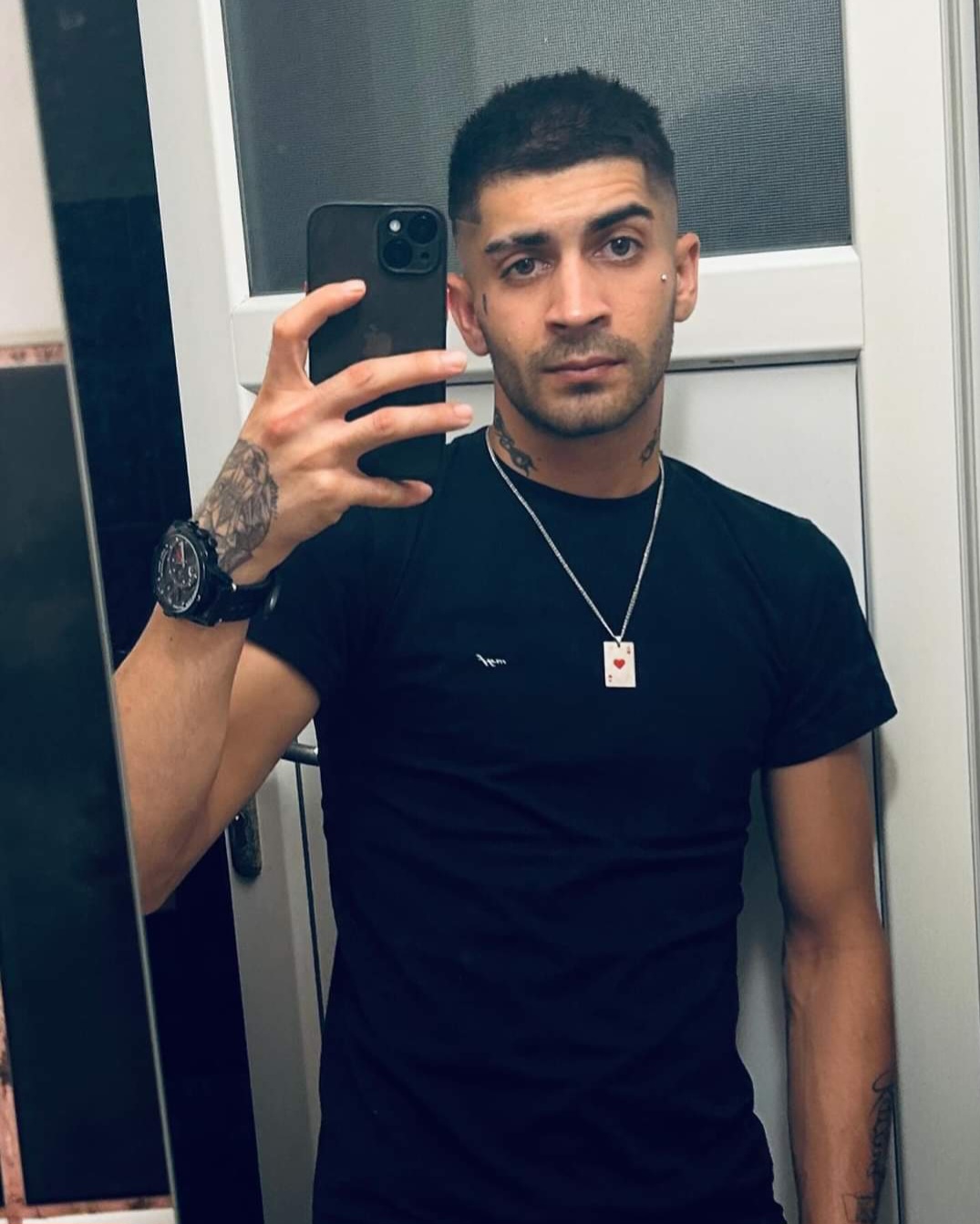 Bucuresti - Escorta Sexy - Escorta sexy si atenta la detalii te astept la mine domn serios sa-ti ofer cele mai bune servicii de companie, masaj de relaxare, body cu creme si uleiuri parfumate, esti un domn caruia ii place atmosfera atunci suna-ma, nu iti va parea rau.  Detalii la telefon. 