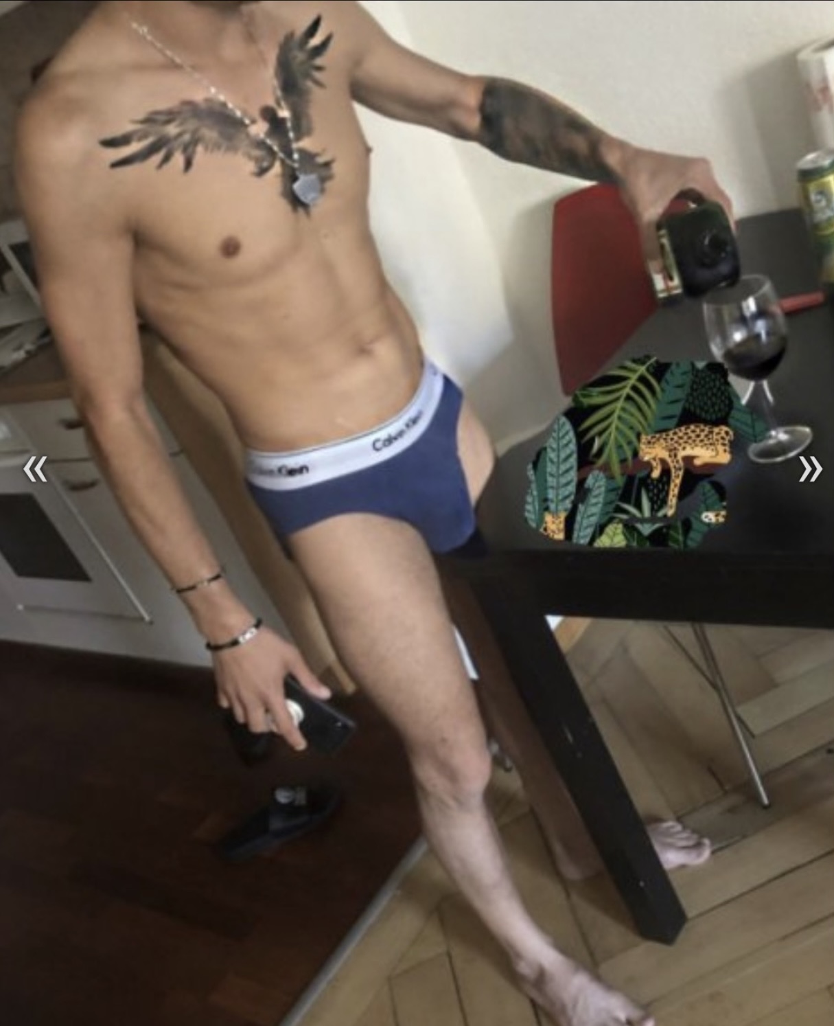 Bucuresti - Escorta Sexy - Salut, ma numesc David , 28 ani , cu locatie .  Va ofer masaj de relaxare erotic si , jucari , dominare soft , hard, si multe alte fantezii, sunt activ .  trebuie doar sa fi decis ce vrei! Nu raspund la numere private ! Nu trimit poze xxx! Cei ce au pofta de caterinca vor fi blocati! Mai multe detalii va astept la telefon sau whatsApp! Multumesc