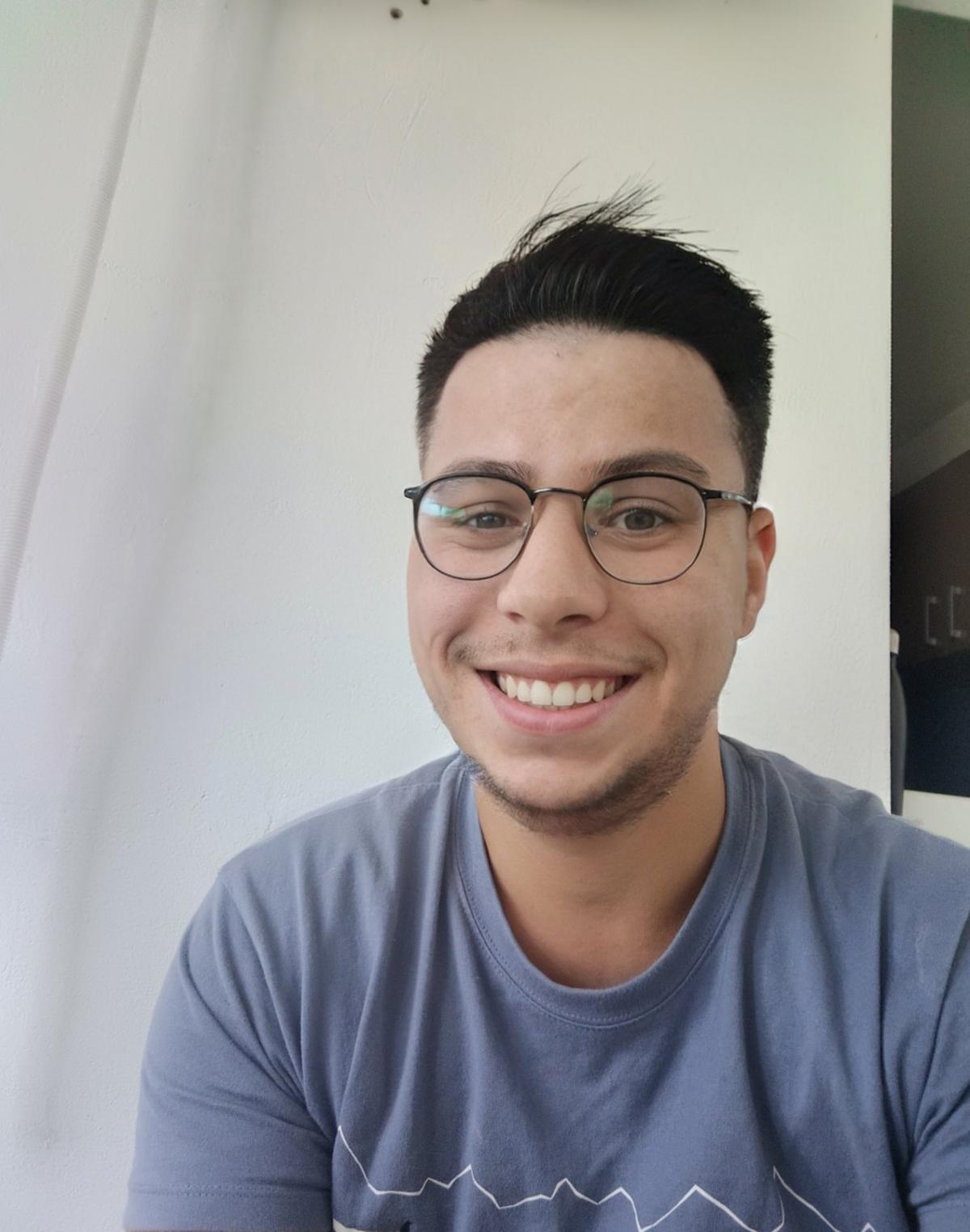 Bucuresti - Escorta Sexy - Escorta senzual iti pot oferi companie, ntr-o ambianta placuta, clipe linistite la domiciliul meu sau al tau.  Astept domni seriosi si manierati.  Detalii la telefon WhatsApp