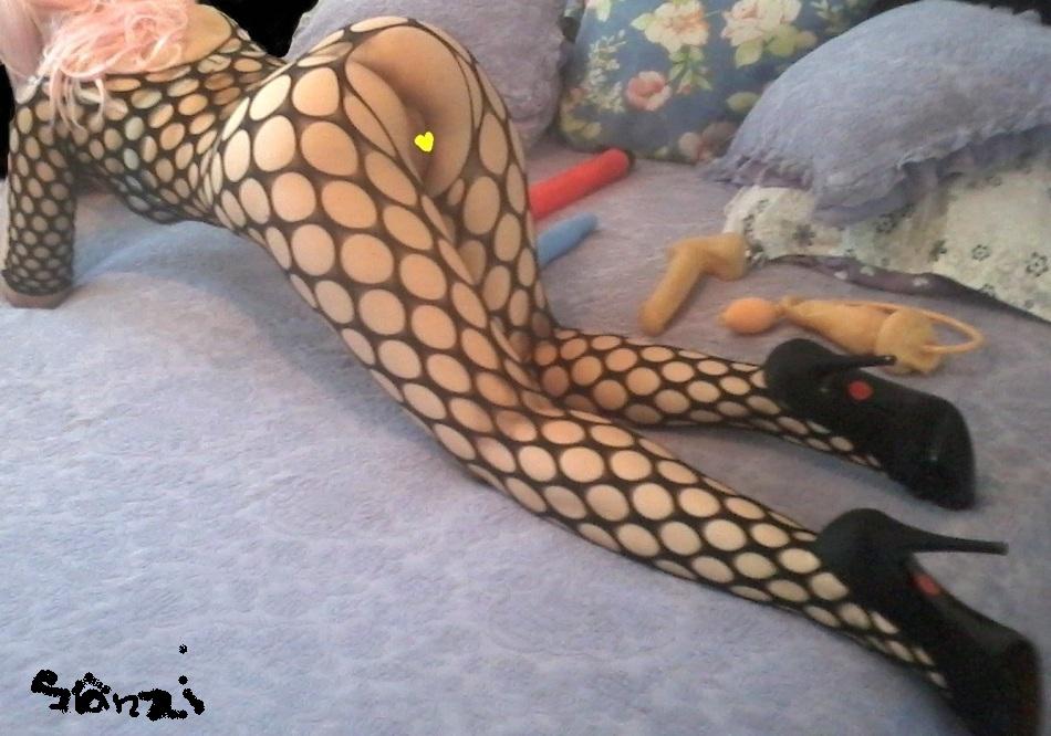 Escorta Sexy - Iar stai sa ti-o freci pe sub birou, Labus? Visezi ca sunt sefa care intra peste tine in birou si te surprinde frecandu-ti-o, care rade de scula ta ca e prea mica, care te sanctioneaza ori te abuzeaza si te pedepseste, care te plimba in lesa in patru labe prin birou zicand ca esti catelusul ei si te pune sa o lingi pana face pipi pe tine de placere sau care se aseaza cu fundul pe biroul tau, te pune sa o descalti de pantofi cu dintii si iti storceste sub talpa ei ouale care-ti explodeaza pe piciorul ei, iar apoi te pune sa o cureti cu limba de sperma? Ia-ti o pauza pentru o sedinta de dominare sau o sesiune de fetisuri cu mine, manufacturierule! Stai in genunchi, Lache, in fata mea si marturiseste-mi slabiciunea si pasiunea ta pentru mine! Iti plac femeile frumoase si rele, istete si perverse, cu spirit de initiativa si cu atitudine, ca mine, dar sunt cam rare.  De aceea, acum ca m-ai gasit, fa totul pentru distractia, placerea, bunastarea si fericirea mea, ca sa nu ma pierzi! In mana mea esti doar o papusa pe franghii si tie iti place asta.  Te fac sa te simti suspendat si legat de niste franghii nevazute care te urca pana la cer si te coboara pe pamant iar si iar atunci cand ma joc cu aerodinamica emotiilor si simturilor tale si ti le tin in suspans.  Sunt stapana Sanziana, steaua ta norocoasa.  Am pus stapanire pe gandurile si inima ta intr-un fel in care nu a mai facut-o nimeni si ti-ar placea sa te posed, sa imi apartii, sa te chem la mine atunci cand am chef sa fac din tine jucaria mea, obiectul placerii mele.  Imi urmaresti asiduu anunturile cu teama infinita ca pot disparea oricand de pe firmament si cerul tau ar ramane pustiu si intunecat fara steaua ta preferata.  Cat de mult ti-ai dori sa te chem la mine macar doar ca sa iti deschid usa, sa te scuip pe obraz, sa iti spun ceva porcos si umilitor si sa iti dau cateva palme! Vino la mine chiar acum, sa fac din tine sclavul picioarelor mele/ fotograful meu personal/ soferul meu/ maseurul meu/ sclavul meu de cumparaturi/ tarfa mea/ tampaxul meu/ bancomatul meu personal/ prizonierul meu supus torturii, etc! Imi place sa iti ademenesc si seduc mintea, ca sa ma pot juca in voie apoi cu trupul tau.  Imi place sa am la dispozitie si sa mi se faca utili un sclav, o sclava, un cuplu sau mai multi sclavi deodata.  - Telefon: 0790546873  Escorta Sex - Iar stai sa ti-o freci pe sub birou, Labus? Visezi ca sunt sefa care intra peste tine in birou si te surprinde frecandu-ti-o, care rade de scula ta ca e prea mica, care te sanctioneaza ori te abuzeaza si te pedepseste, care te plimba in lesa in patru labe prin birou zicand ca esti catelusul ei si te pune sa o lingi pana face pipi pe tine de placere sau care se aseaza cu fundul pe biroul tau, te pune sa o descalti de pantofi cu dintii si iti storceste sub talpa ei ouale care-ti explodeaza pe piciorul ei, iar apoi te pune sa o cureti cu limba de sperma? Ia-ti o pauza pentru o sedinta de dominare sau o sesiune de fetisuri cu mine, manufacturierule! Stai in genunchi, Lache, in fata mea si marturiseste-mi slabiciunea si pasiunea ta pentru mine! Iti plac femeile frumoase si rele, istete si perverse, cu spirit de initiativa si cu atitudine, ca mine, dar sunt cam rare.  De aceea, acum ca m-ai gasit, fa totul pentru distractia, placerea, bunastarea si fericirea mea, ca sa nu ma pierzi! In mana mea esti doar o papusa pe franghii si tie iti place asta.  Te fac sa te simti suspendat si legat de niste franghii nevazute care te urca pana la cer si te coboara pe pamant iar si iar atunci cand ma joc cu aerodinamica emotiilor si simturilor tale si ti le tin in suspans.  Sunt stapana Sanziana, steaua ta norocoasa.  Am pus stapanire pe gandurile si inima ta intr-un fel in care nu a mai facut-o nimeni si ti-ar placea sa te posed, sa imi apartii, sa te chem la mine atunci cand am chef sa fac din tine jucaria mea, obiectul placerii mele.  Imi urmaresti asiduu anunturile cu teama infinita ca pot disparea oricand de pe firmament si cerul tau ar ramane pustiu si intunecat fara steaua ta preferata.  Cat de mult ti-ai dori sa te chem la mine macar doar ca sa iti deschid usa, sa te scuip pe obraz, sa iti spun ceva porcos si umilitor si sa iti dau cateva palme! Vino la mine chiar acum, sa fac din tine sclavul picioarelor mele/ fotograful meu personal/ soferul meu/ maseurul meu/ sclavul meu de cumparaturi/ tarfa mea/ tampaxul meu/ bancomatul meu personal/ prizonierul meu supus torturii, etc! Imi place sa iti ademenesc si seduc mintea, ca sa ma pot juca in voie apoi cu trupul tau.  Imi place sa am la dispozitie si sa mi se faca utili un sclav, o sclava, un cuplu sau mai multi sclavi deodata.  - Telefon: 0790546873