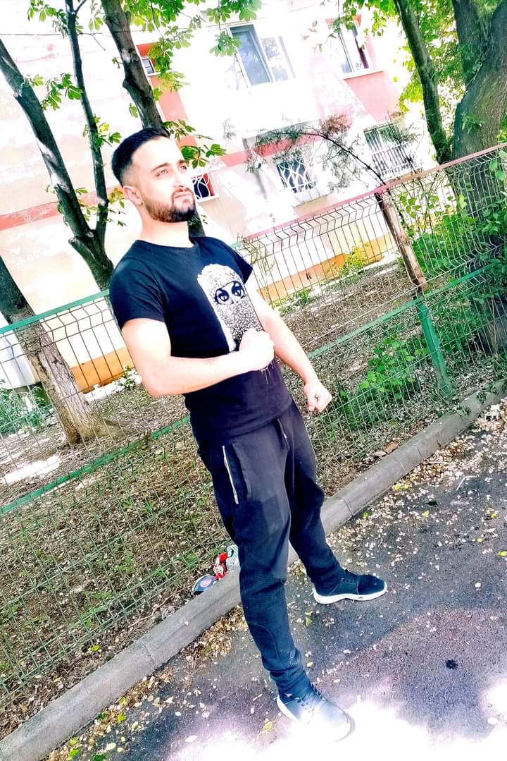 Bucuresti - Escorta Sexy - Escorta senzuala iti pot oferi companie, masaj de relaxare, intr-o ambianta placuta, clipe linistite la domiciliul meu sau al tau.  Astept domni seriosi si manierati.  Detalii la telefon