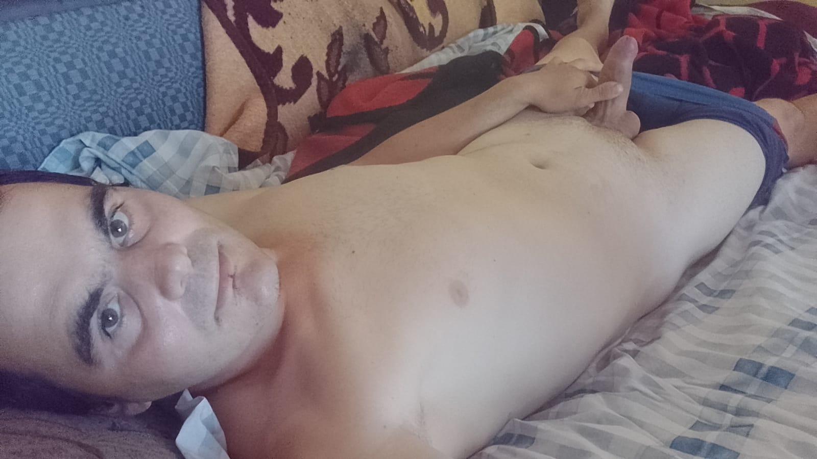 Galați - Escorta Sexy - Eu sunt Marian din Tudor Vladimirescu jude?ul Gala?i sunt doar activ sunt în c?utarea unui pasiv care s? îmi fac? toate pl?cerile doresc persoane serioase bazate pe sinceritate ?i respect pentru mai multe detalii ori la telefon ori la WhatsApp