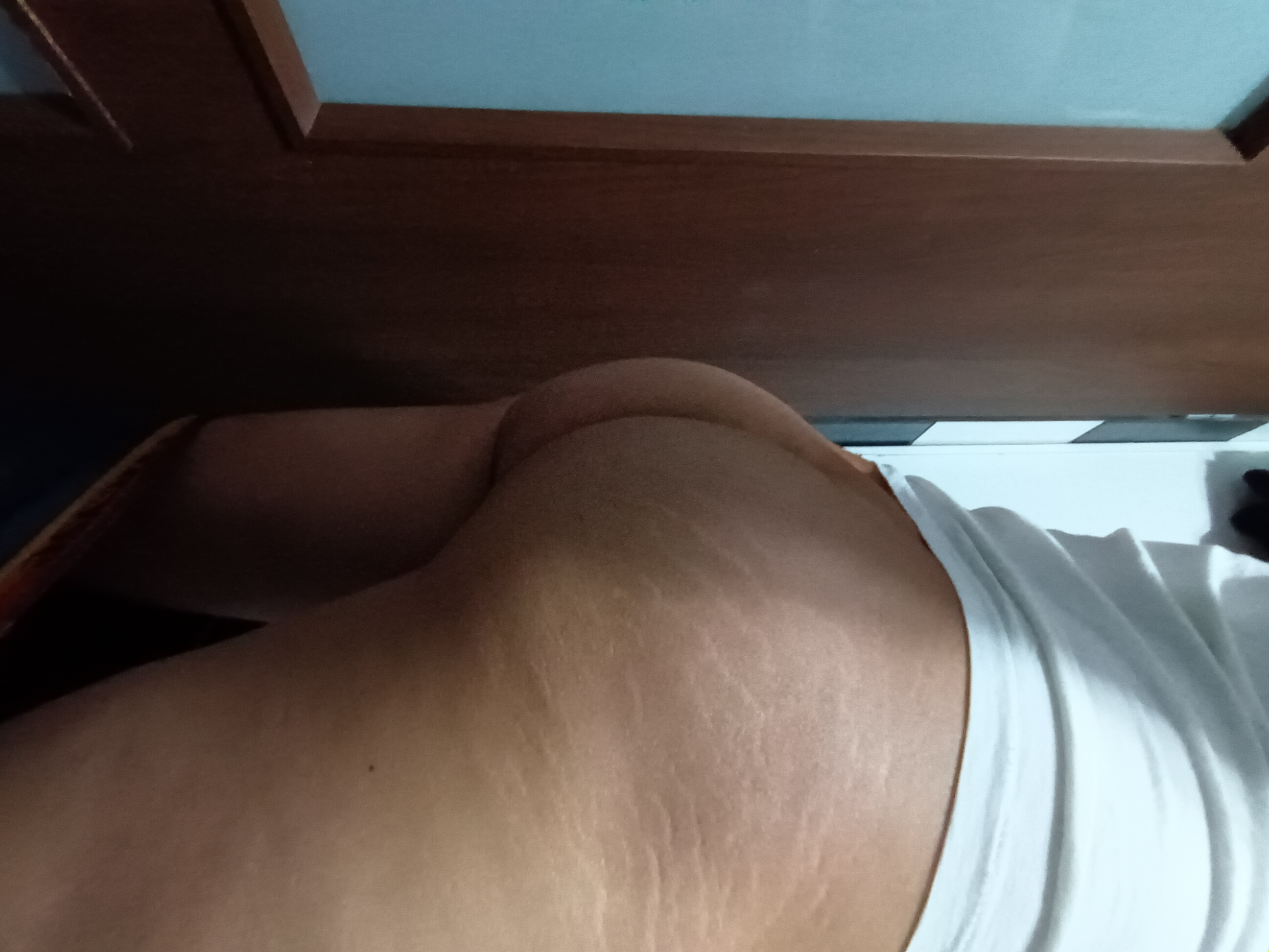 Bucuresti - Escorta Sexy - Tip dr?gu? c?s?torit bi pasiv incepator c?s?torit 39 1.  80 80 caut tip activ pt ini?iere si masaj.  Rog sms pe whatsapp cu detalii.  Ofer discre?ie ?i igiena . 