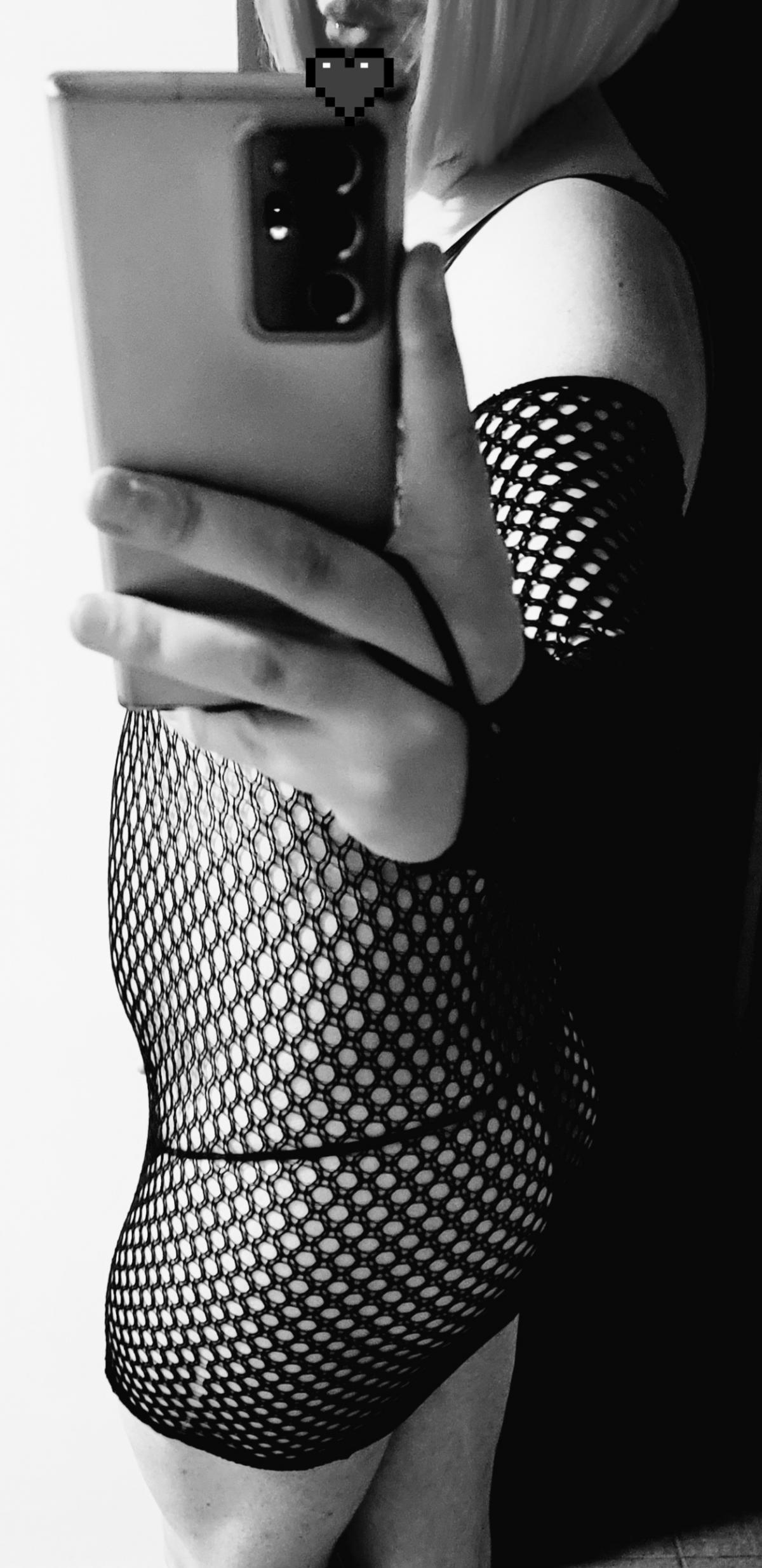 Bucuresti - Escorta Sexy - Buna! Sunt Ema, o travestita dulce, finuta si nimfomana, gata sa te rasfete asa cum meriti.  Ador barbatii dotati si eleganti care vor sa incerce o noua experienta.  Hai sa te relaxezi in compania mea.  Detalii pe whats app. 