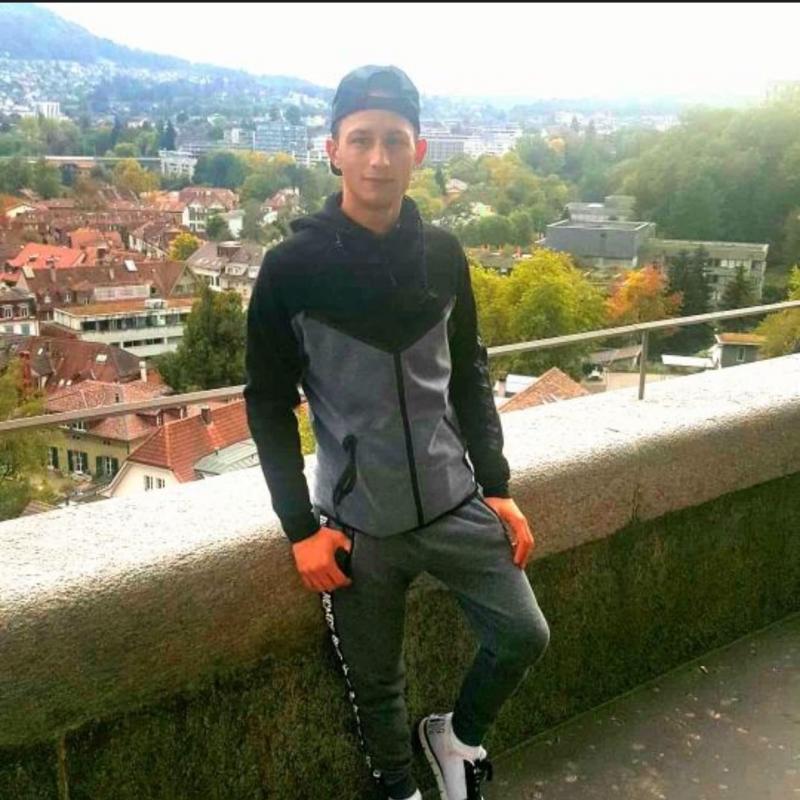 Escorta Oras: Bucuresti - Escorta Telefon: 0771215116 -  Servicii Escorta : Salut, ma numesc David , 28 ani , cu locatie .  Va ofer masaj de relaxare erotic si , jucari , dominare soft , hard, si multe alte fantezii, sunt activ .  trebuie doar sa fi decis ce vrei! Nu raspund la numere private ! Nu trimit poze xxx! Cei ce au pofta de caterinca vor fi blocati! Mai multe detalii va astept la telefon sau whatsApp! Multumesc /