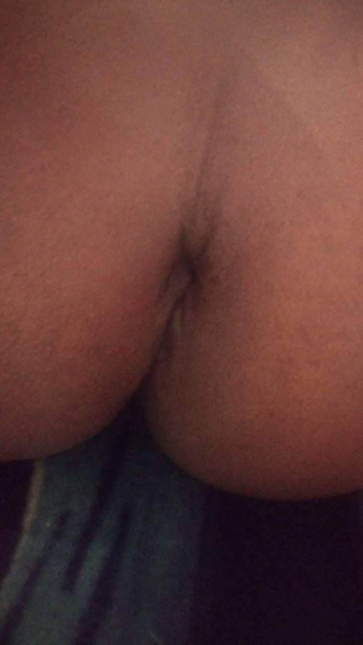 Bucuresti - Escorta Sexy - Va ofer  masaj  senzual  B?rba?i  Poten?i  financiar  dar ?i erotic   la hotel  sau loca?ia  voastr?