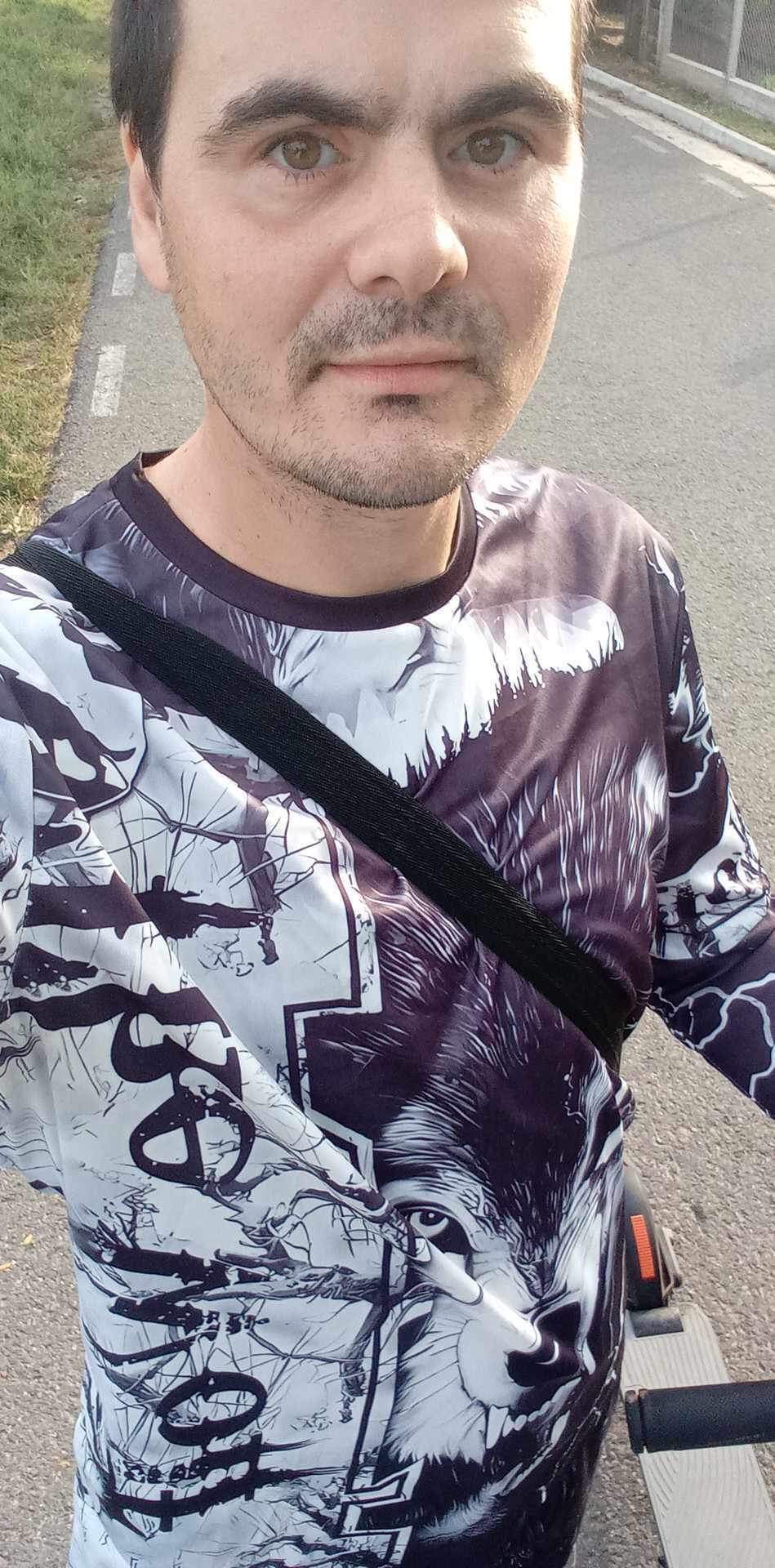 Galați - Escorta Sexy - Eu sunt Marian din Tudor Vladimirescu jude?ul Gala?i ?i sunt doar activ sunt în c?utarea unui pasiv îmi place foarte mult s? o dau la supt cu tot cu sperm? ?i când este culcat? cei care doresc s? o facem a?tept mesaje pe WhatsApp sau la telefon