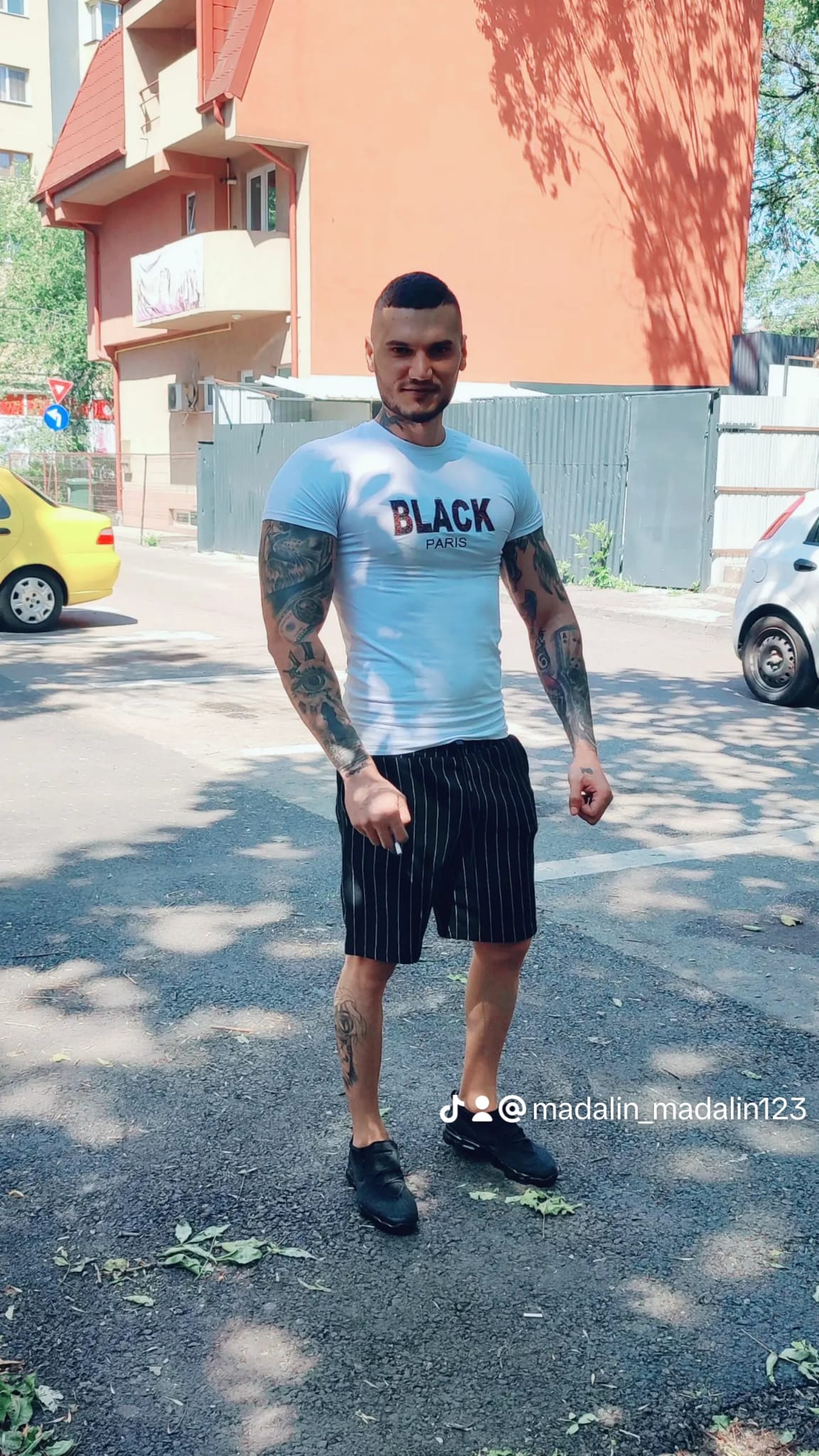 Bucuresti - Escorta Sexy - Tân?r 23 ani activ serios discret ofer  clipe pl?cute domnilor genero?i  ?i foarte discre?i poze reale mai multe detalii la telefon