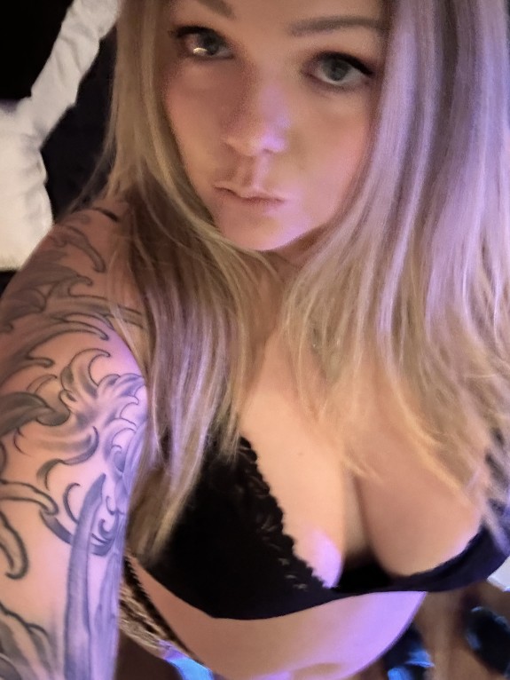 Escorta Sexy - Bună sunt Criss! Escorta matură și plină de experiență îți ofer companie, masaj erotic cu fin.  și masaj de relaxare, locație de lux.  Sunt foarte elegantă, finuță și cu bun simț.  Rog seriozitate.  Aștept bărbați generoși pentru a le îndeplini toate poftele! Primesc și bărbații dotați în ecuație doar cu confirmare pe Whatsapp îmi trimiți foto + video cu jucăria ta cum scuipă și discutam! Fac și la telefon până termini.  - Telefon: 0748491487  Escorta Sex - Bună sunt Criss! Escorta matură și plină de experiență îți ofer companie, masaj erotic cu fin.  și masaj de relaxare, locație de lux.  Sunt foarte elegantă, finuță și cu bun simț.  Rog seriozitate.  Aștept bărbați generoși pentru a le îndeplini toate poftele! Primesc și bărbații dotați în ecuație doar cu confirmare pe Whatsapp îmi trimiți foto + video cu jucăria ta cum scuipă și discutam! Fac și la telefon până termini.  - Telefon: 0748491487