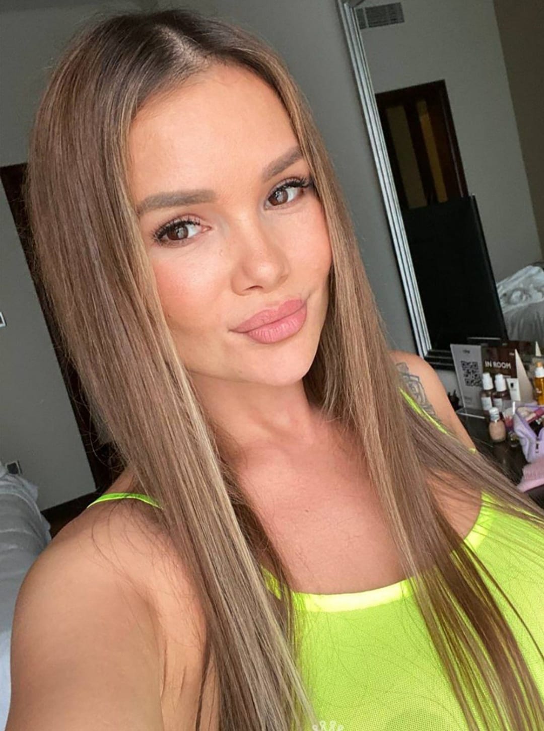 Escorta Oras: București TOATA TARA - Escorta Telefon: 0906760947 -  Servicii Escorta : Bună dragă, sunt ELY .  Sunt o zeiță în arta sexului, muiilor și pătrunderii profunde.  .  .  Sunt o fată frumoasă fără inhibiții, plină de poftă și pasiune.  Voi fi partenerul tău perfect la pat sau la jocuri și fantezi erotice, îți garantez cele mai bune servicii .  Vei pleca satisfăcut.  Tu , doar sună-mă sau lasă-mi SMS la Nr 1523