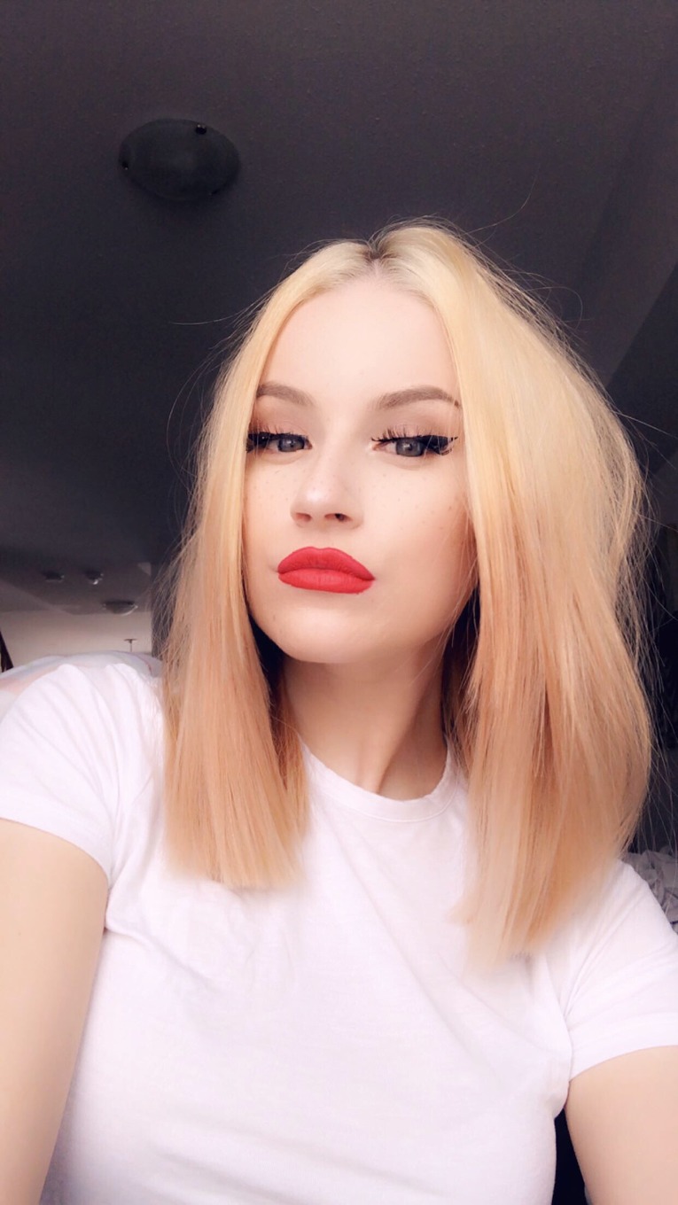 Bucuresti - Escorta Sexy - Imi place sa simt mana ta in chiloteii mei, sa ma dezbraci incet si sa te joci cu umezeala mea.  .  .  mmm, fa-ma sa gem si voi fi a ta! Daca adori atingerile reciproce atunci nu ezita sa ma contactezi prin SMS la 1580 (1, 5 eur/sms+tva)atunci cand trimiti textul FIERBINTE si eu iti voi raspunde sau si la tel 0906-760-690 (1, 3eur/min+tva).   Ai voie sa ma atingi cand vrei si cum vrei doar daca ai peste 18 ani! Posed locatie centrala, dar sunt disponibila si pt deplasari.  Pupici!
