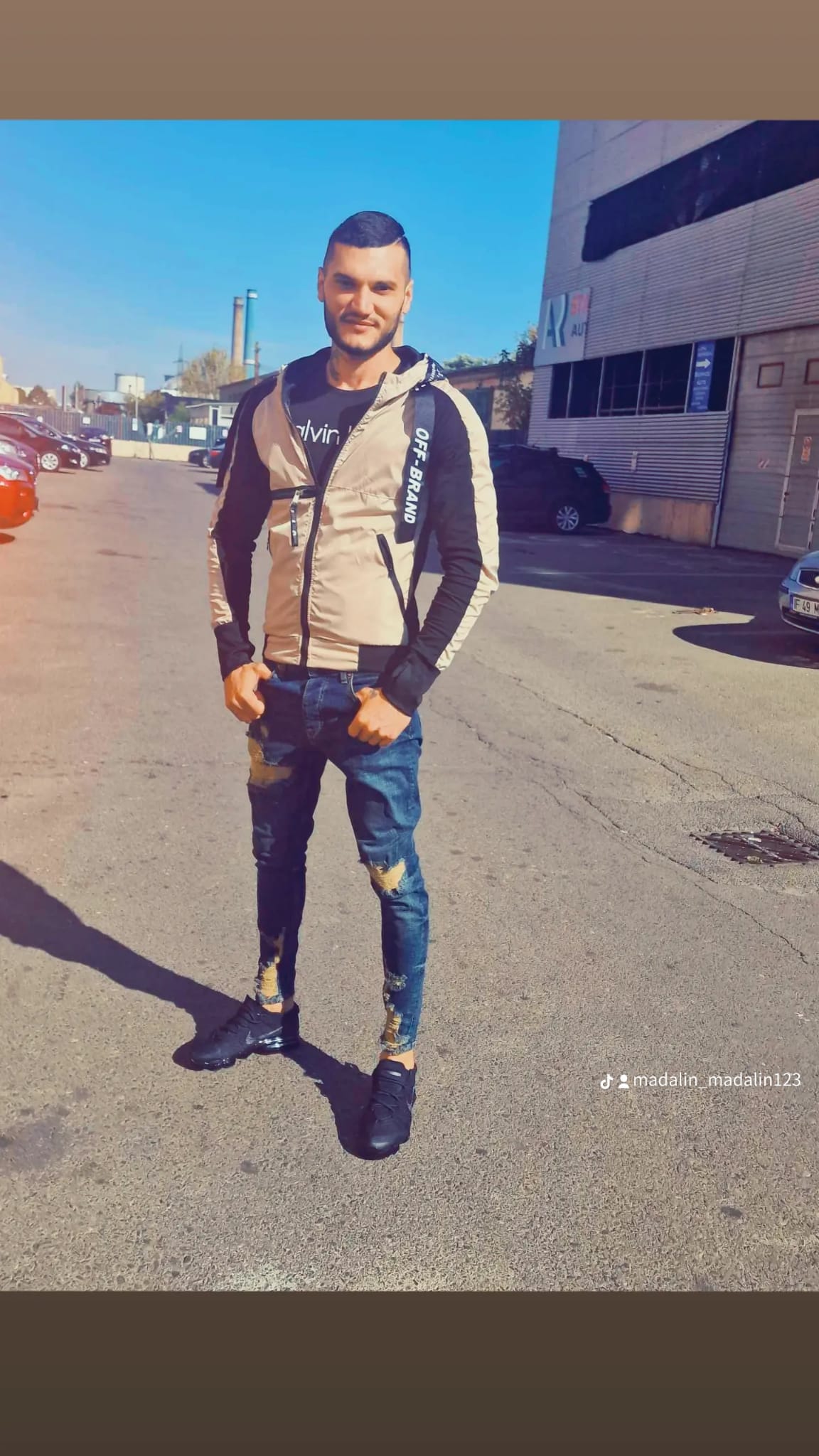 Bucuresti - Escorta Sexy - Tân?r activ 23 ani serios discret ofer clipe pl?cute domnilor genero?i ?i serio?i  foarte discre?i  mai multe detalii la telefon  poze reale