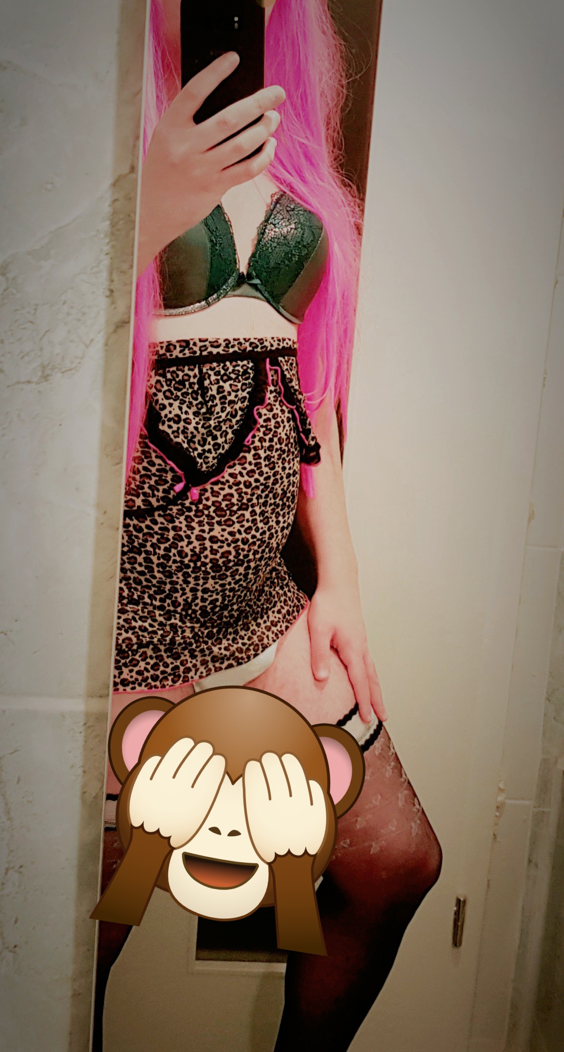 Escorta Oras: Bucuresti - Escorta Telefon: 0774936994 -  Servicii Escorta : Buna! Eu sunt Ema, o travestita sexy si nebunatica, care face totul cu drag si multa pasiune.  Sunt nerabdatoare sa te satisfac.  Imi plac barbatii dotati, manierati, care stiu ce vor.  Nu accept in stare de ebrietate sau cu bile.  Stiu ca ma vrei, asa ca astept sa ma contactezi pe whats app.  I speak english.  Pupicei. 