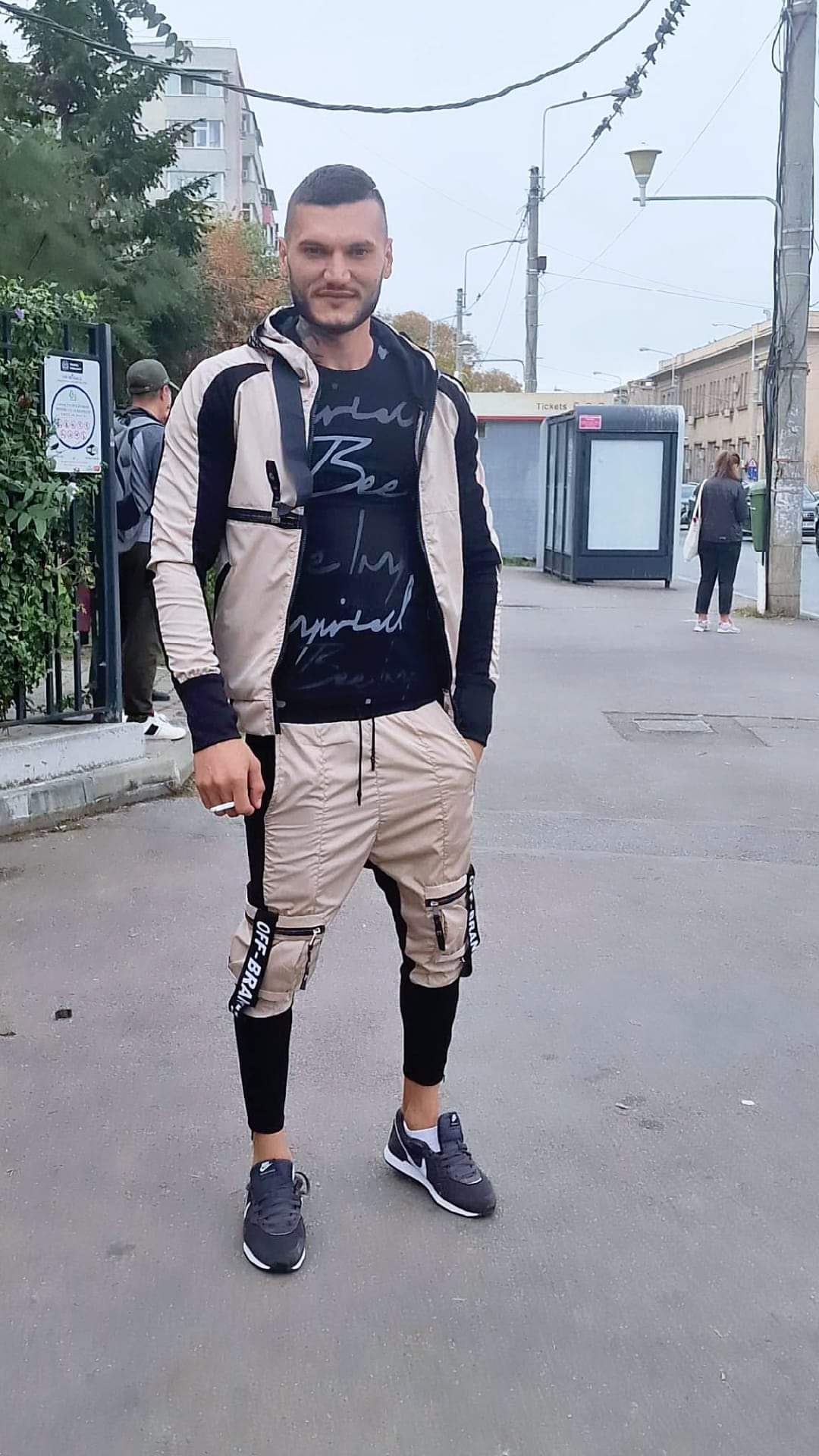 Bucuresti - Escorta Sexy - Tân?r activ 23  ani serios discret ofer clipe pl?cute domnilor genero?i ?i serio?i mai multe detalii la telefon rog seriozitate obseda?i sa se ab?in? nu r?spund la nr private doar pt cei care ?tiu ce vor