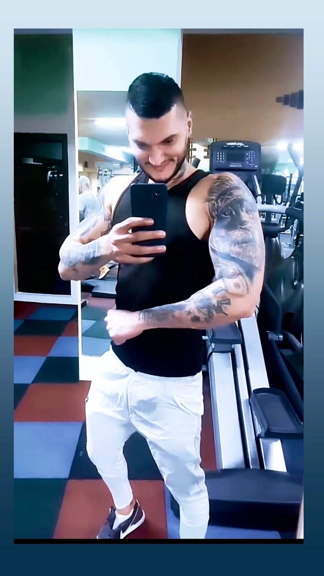 Bucuresti - Escorta Sexy - Tân?r activ 23  ani serios discret ofer clipe pl?cute domnilor genero?i ?i serio?i mai multe detalii la telefon rog seriozitate obseda?i sa se ab?in? nu r?spund la nr private doar pt cei care ?tiu ce vor