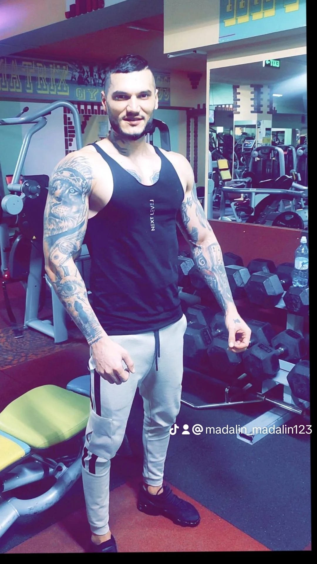 Bucuresti - Escorta Sexy - Tân?r activ 23 ani serios discret ofer clipe pl?cute domnilor genero?i ?i serio?i mai multe detalii la telefon  poze reale