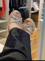 Escorta Sexy - București - Bună scumpule! Mă numesc Ariana o tânără înfocată cu o igienă impecabilă sunt rebelă, nu am atitudini de escortă dar am o fantezie și să-mi oferi spălături tălpilor și degetelor mele, doresc doar domnii cu experiență în domeniu, care au mai făcut, dacă nu te pricepi și nu ai mai făcut asta nu mă contacta ! Îmi plac foarte mult bărbații generoși și supuși ordinilor !!! Te poți termina pe ce vezi dacă corespunzi dorințelor mele, anunțul nu este pentru toată lumea sau pentru cei neexperimentați! (fără experiență) caut colegă în zonă.  București - Escorta Sexy - Bună scumpule! Mă numesc Ariana o tânără înfocată cu o igienă impecabilă sunt rebelă, nu am atitudini de escortă dar am o fantezie și să-mi oferi spălături tălpilor și degetelor mele, doresc doar domnii cu experiență în domeniu, care au mai făcut, dacă nu te pricepi și nu ai mai făcut asta nu mă contacta ! Îmi plac foarte mult bărbații generoși și supuși ordinilor !!! Te poți termina pe ce vezi dacă corespunzi dorințelor mele, anunțul nu este pentru toată lumea sau pentru cei neexperimentați! (fără experiență) caut colegă în zonă.