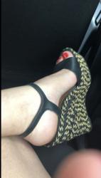 Escorta Sexy - București - Bună scumpule! Mă numesc Ariana o tânără înfocată cu o igienă impecabilă sunt rebelă, nu am atitudini de escortă dar am o fantezie și să-mi oferi spălături tălpilor și degetelor mele, doresc doar domnii cu experiență în domeniu, care au mai făcut, dacă nu te pricepi și nu ai mai făcut asta nu mă contacta ! Îmi plac foarte mult bărbații generoși și supuși ordinilor !!! Te poți termina pe ce vezi dacă corespunzi dorințelor mele, anunțul nu este pentru toată lumea sau pentru cei neexperimentați! (fără experiență) caut colegă în zonă.  București - Escorta Sexy - Bună scumpule! Mă numesc Ariana o tânără înfocată cu o igienă impecabilă sunt rebelă, nu am atitudini de escortă dar am o fantezie și să-mi oferi spălături tălpilor și degetelor mele, doresc doar domnii cu experiență în domeniu, care au mai făcut, dacă nu te pricepi și nu ai mai făcut asta nu mă contacta ! Îmi plac foarte mult bărbații generoși și supuși ordinilor !!! Te poți termina pe ce vezi dacă corespunzi dorințelor mele, anunțul nu este pentru toată lumea sau pentru cei neexperimentați! (fără experiență) caut colegă în zonă.