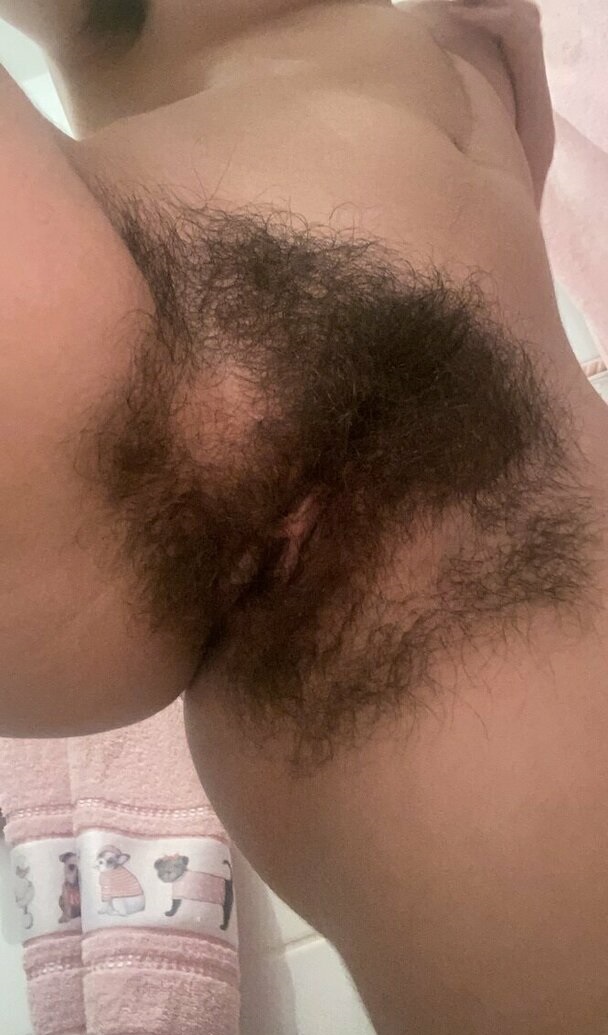 Bucuresti Toata Tara - Escorta Sexy - Cu floci sau epilata total? Sunt naturala si focoasa in draci asa ca te invit la mine intre craci sa-ti simt pulsul in umezeala mea fierbinte! Hai sa ne facem de cap, un numar, doua sau cate te tine! Contact la tel 0906-760-844 sau discret, stabilim cum o punem prin mesaje SMS la nr 1580, doar sa trimiti text FOCOASA si iti raspund pe loc.  Ma adresez adultilor! tarif 1, 9 eur/min si 1, 5 eur/sms fara tva.  kisss